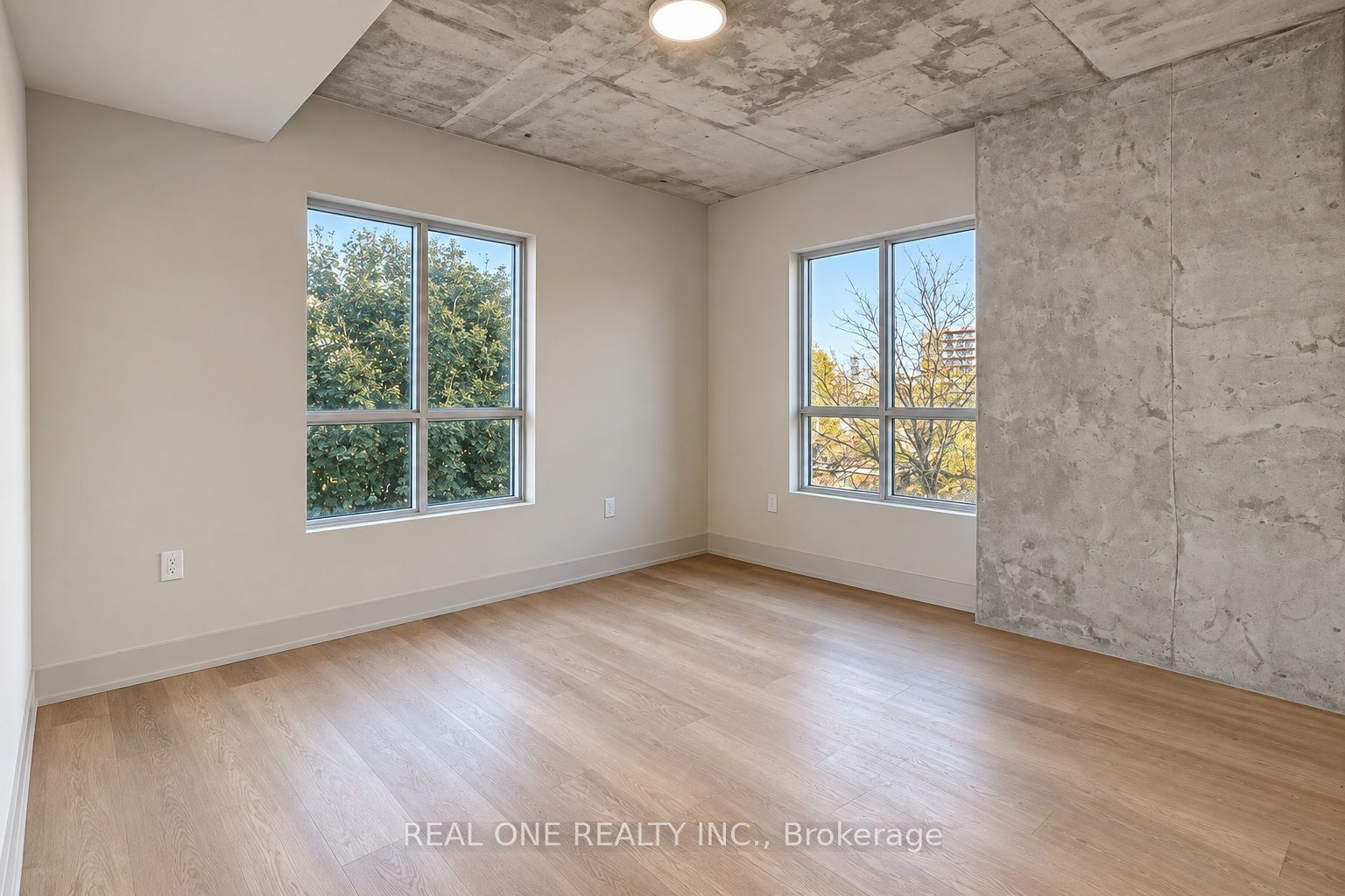 810 King Street W 404 Property Photo 22