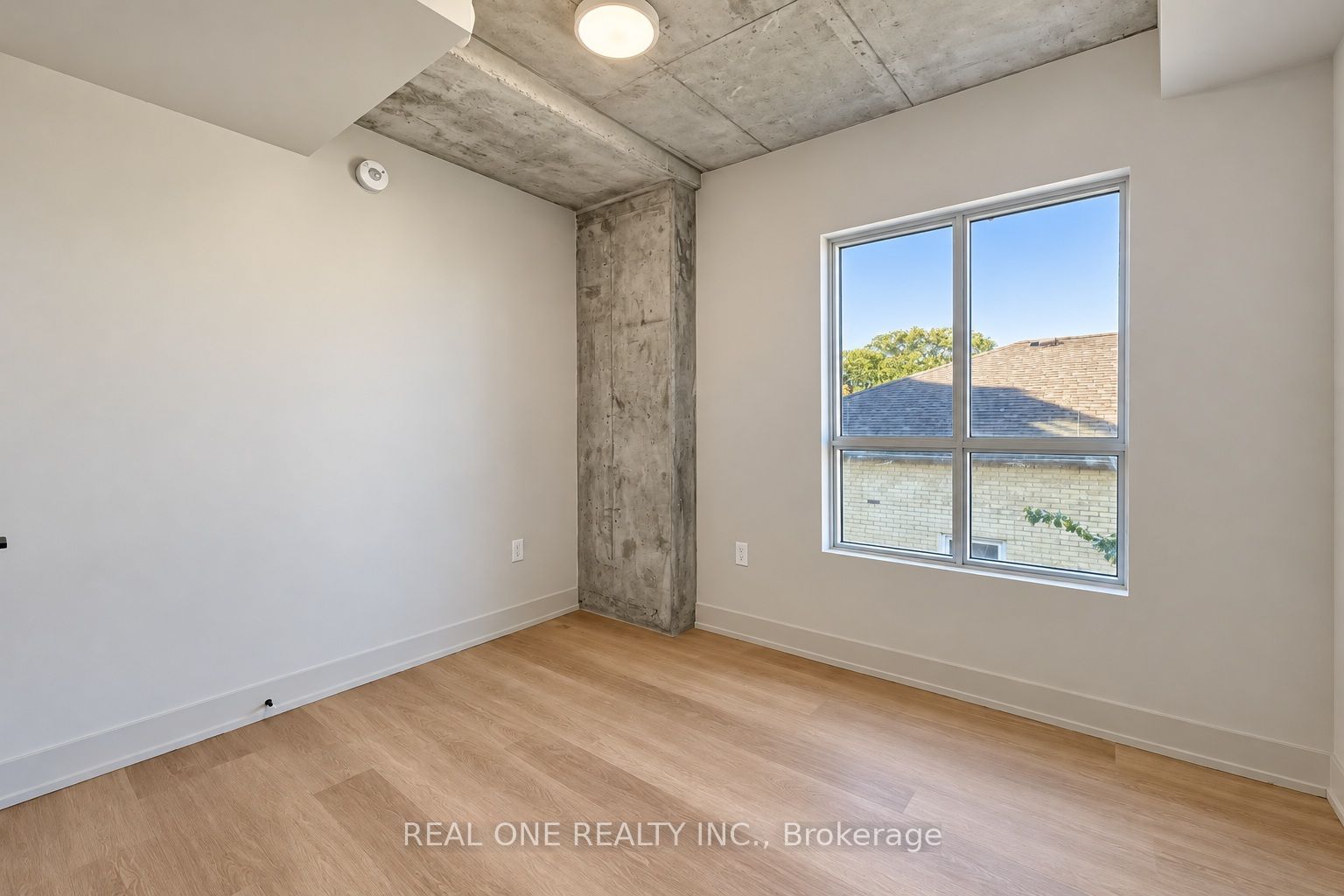 810 King Street W 404 Property Photo 29