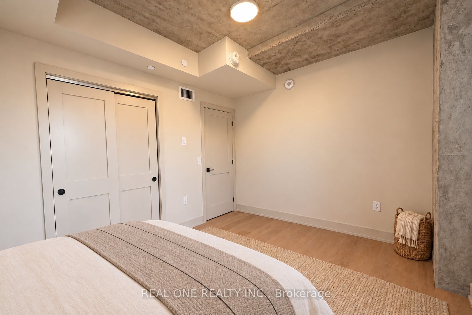 810 King Street W 404 Property Photo 30