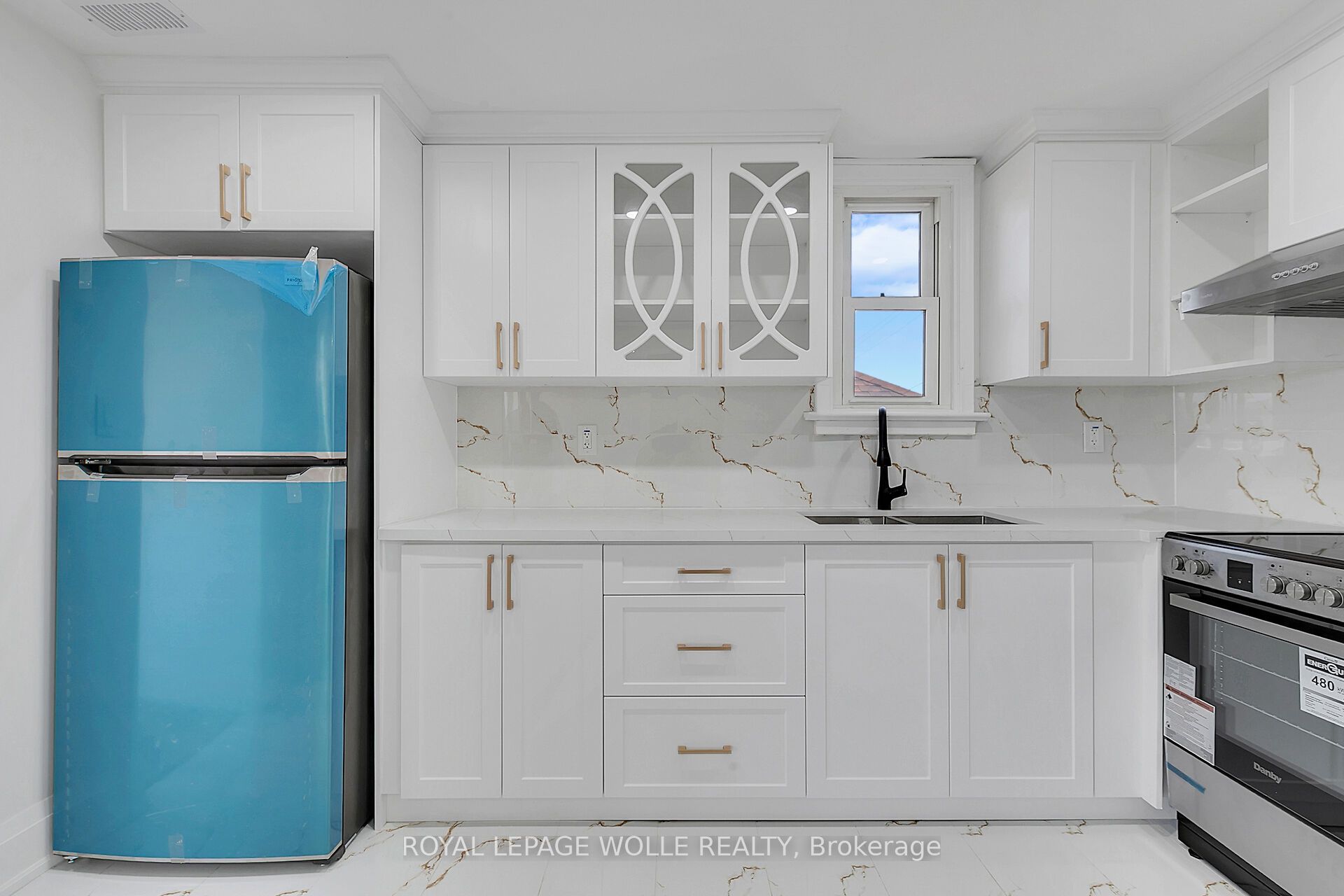 581 Lancaster Street W 1 Property Photo 3