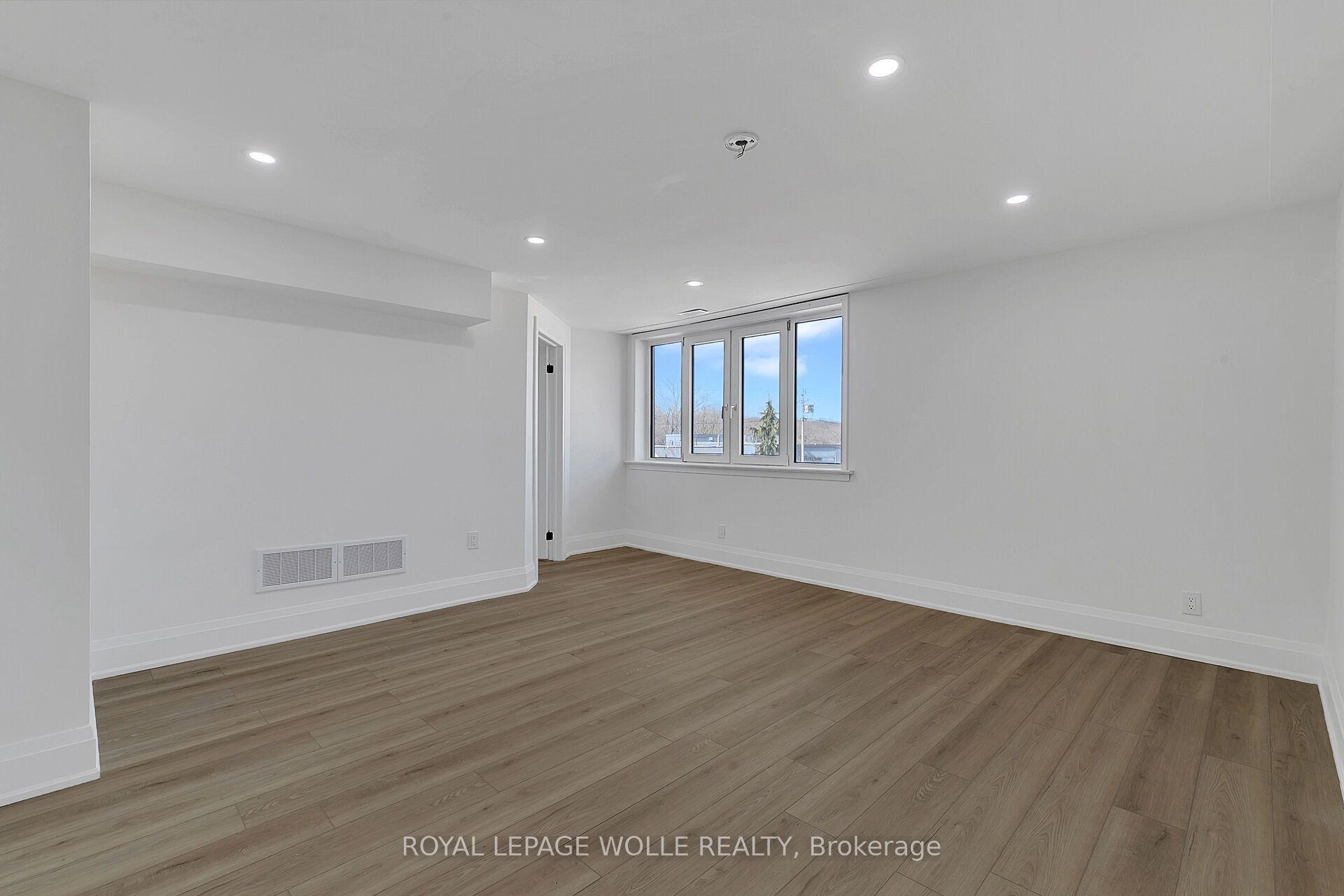 581 Lancaster Street W 1 Property Photo 9