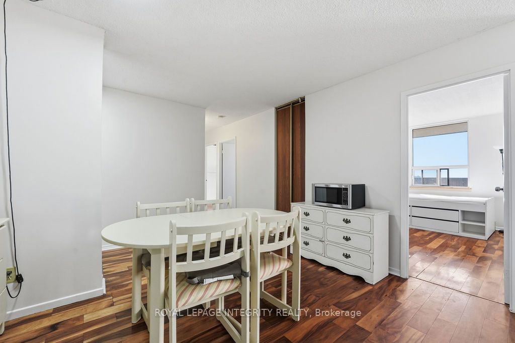 900 Dynes Road 2207 Property Photo 17