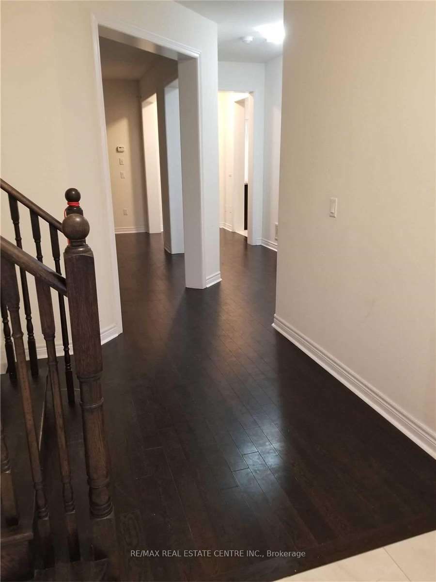 1154 Upper Thames Drive Property Photo 4