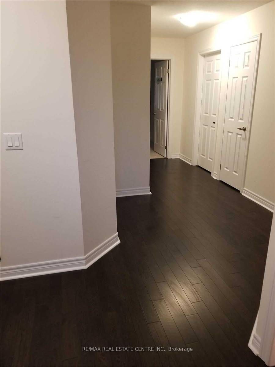 1154 Upper Thames Drive Property Photo 12