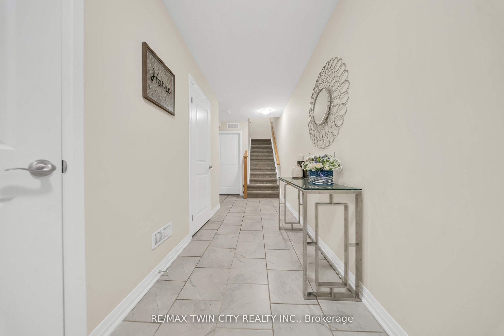 23 Valencia Avenue Property Photo 4