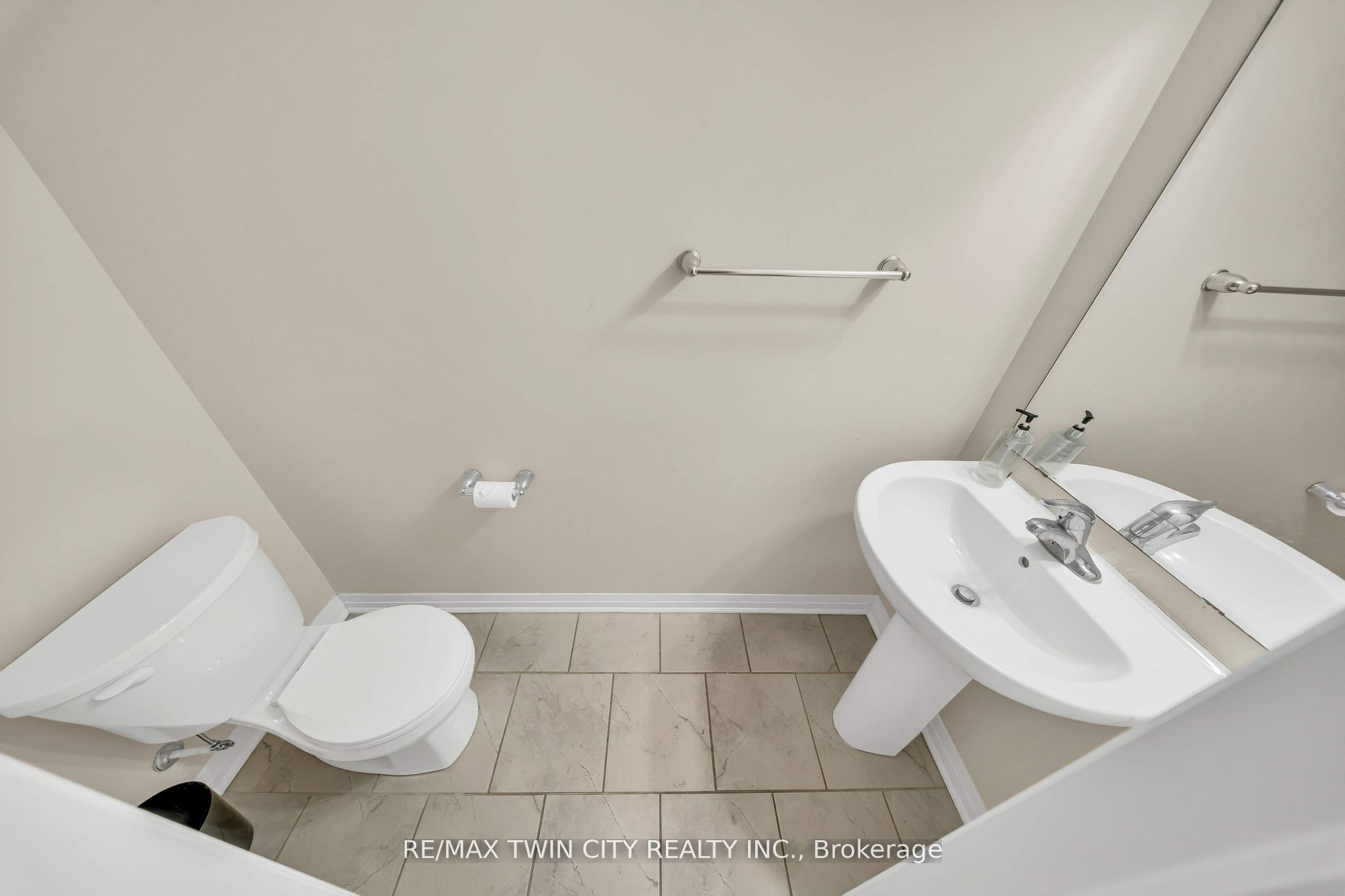 23 Valencia Avenue Property Photo 7
