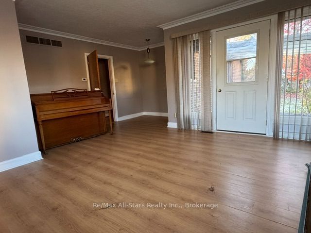 101 Colborne Street W Property Photo 7