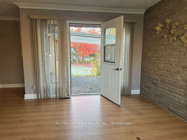 101 Colborne Street W Property Photo 9