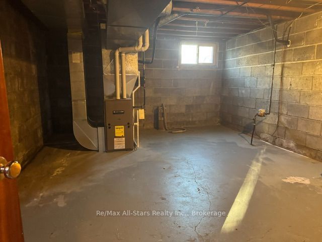 101 Colborne Street W Property Photo 13