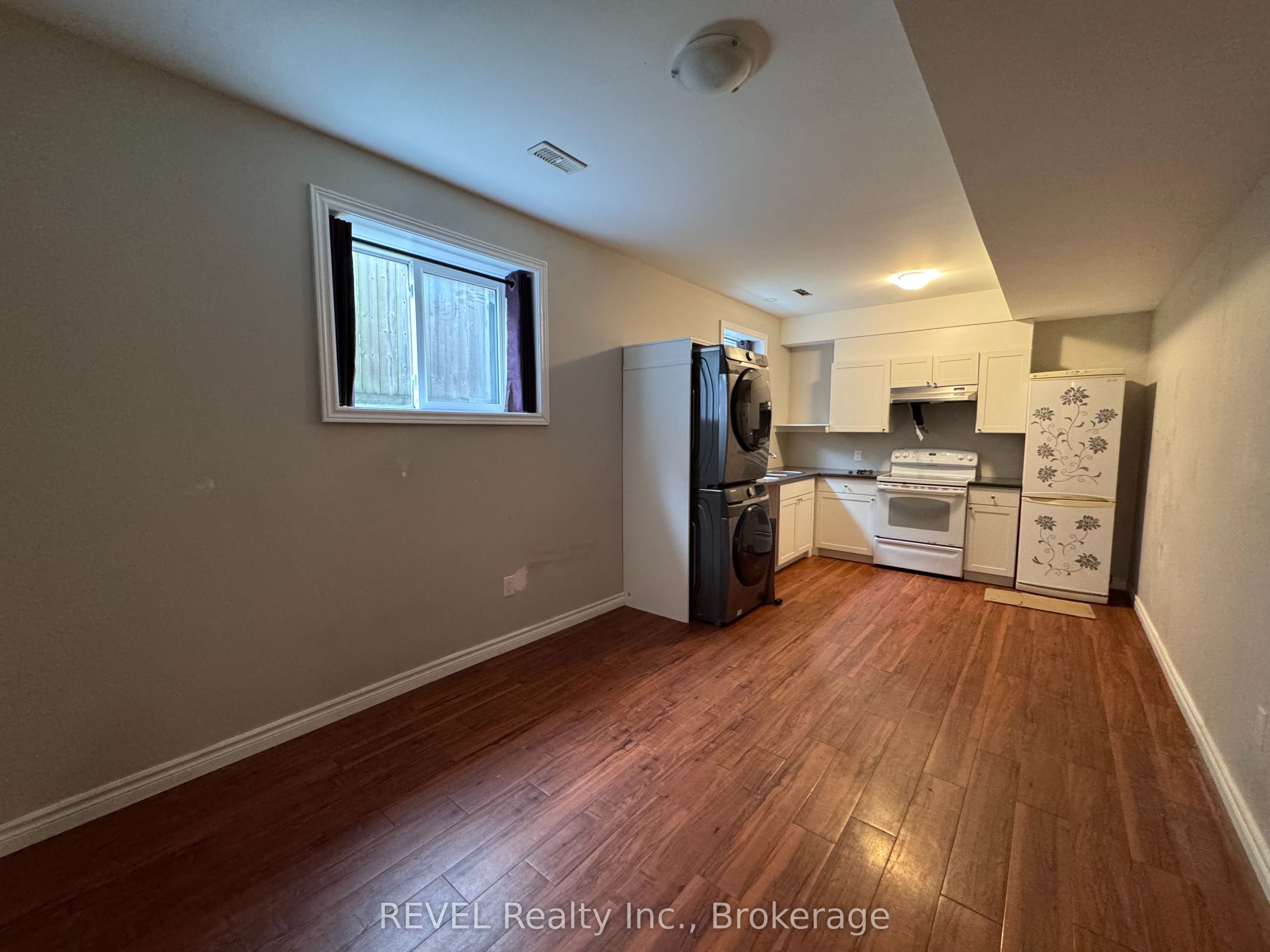 438 Mcalpine Avenue N Property Photo 3