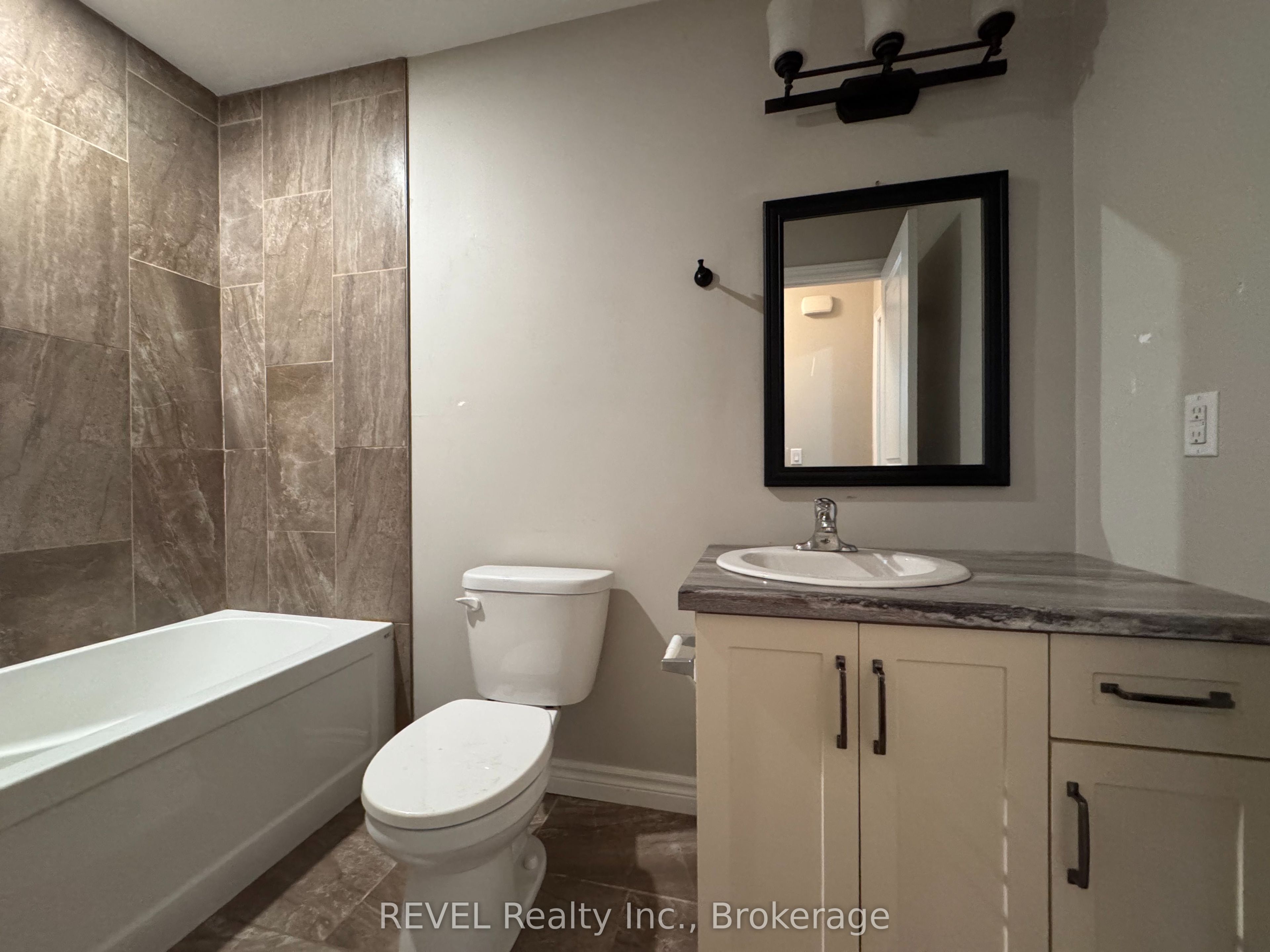 438 Mcalpine Avenue N Property Photo 7