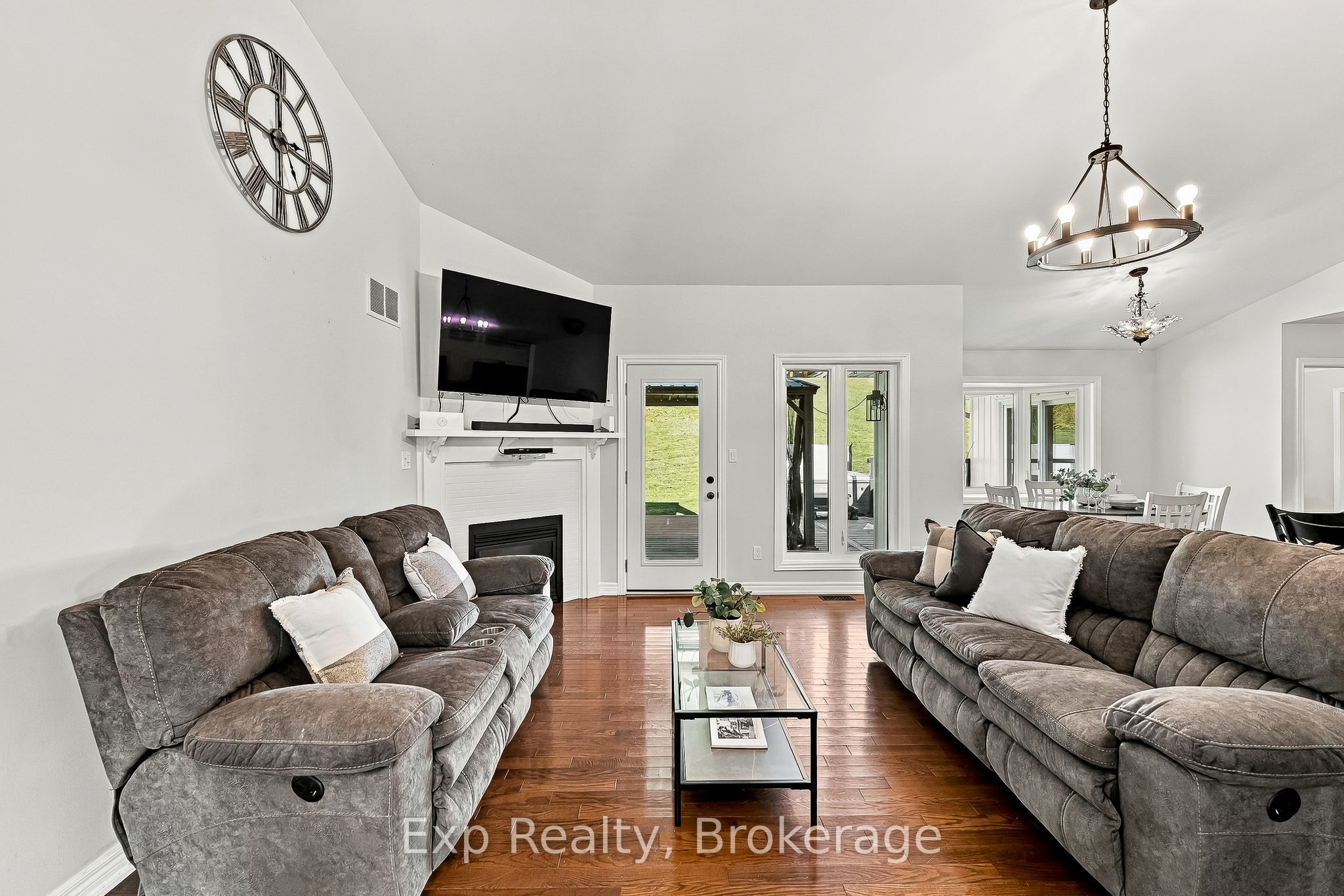 3835 Harwood Road Property Photo 10