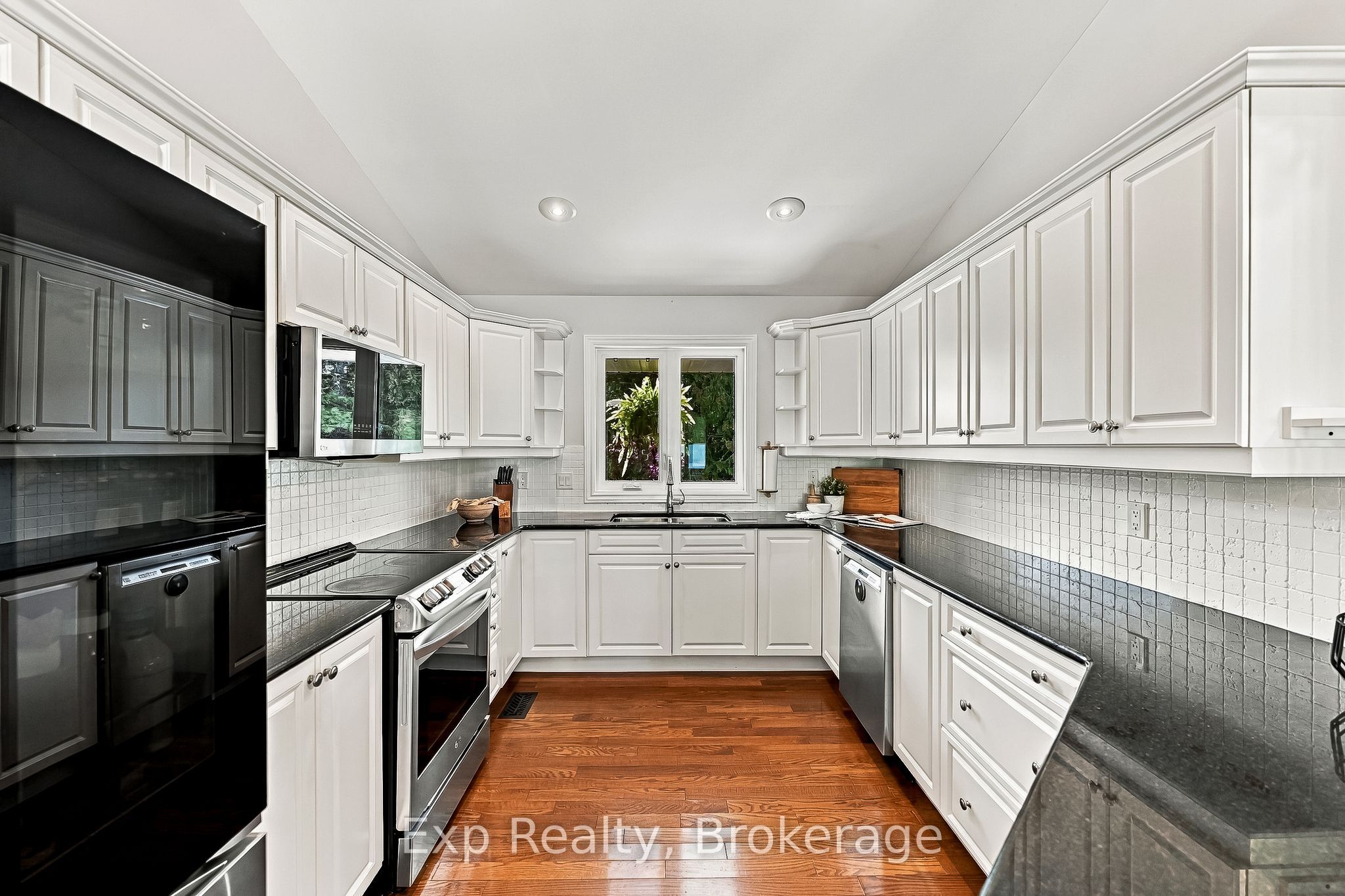 3835 Harwood Road Property Photo 15