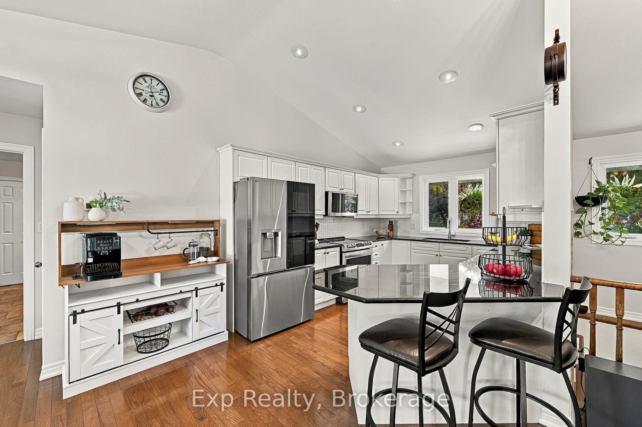 3835 Harwood Road Property Photo 16