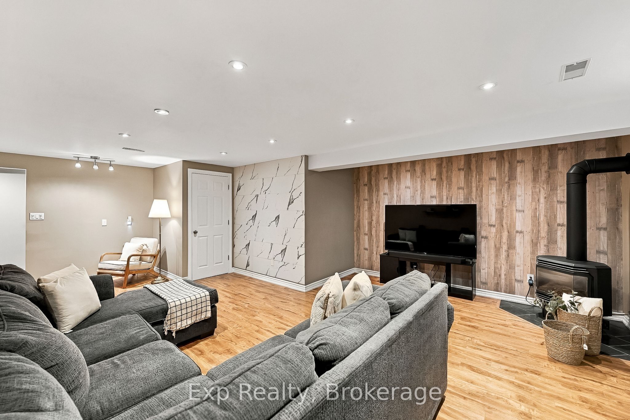 3835 Harwood Road Property Photo 30