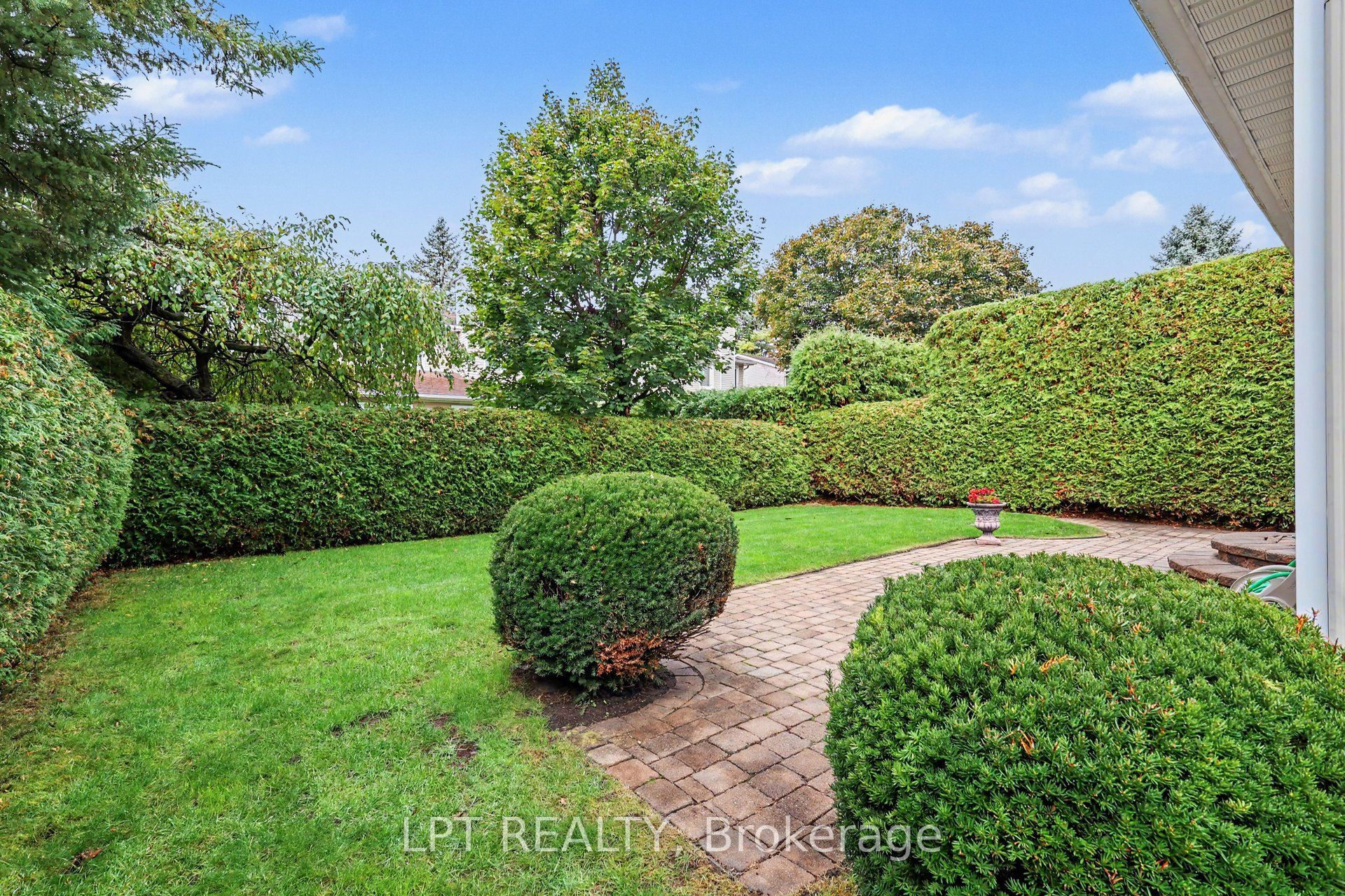 28 Meadow Glade Gardens Property Photo 32