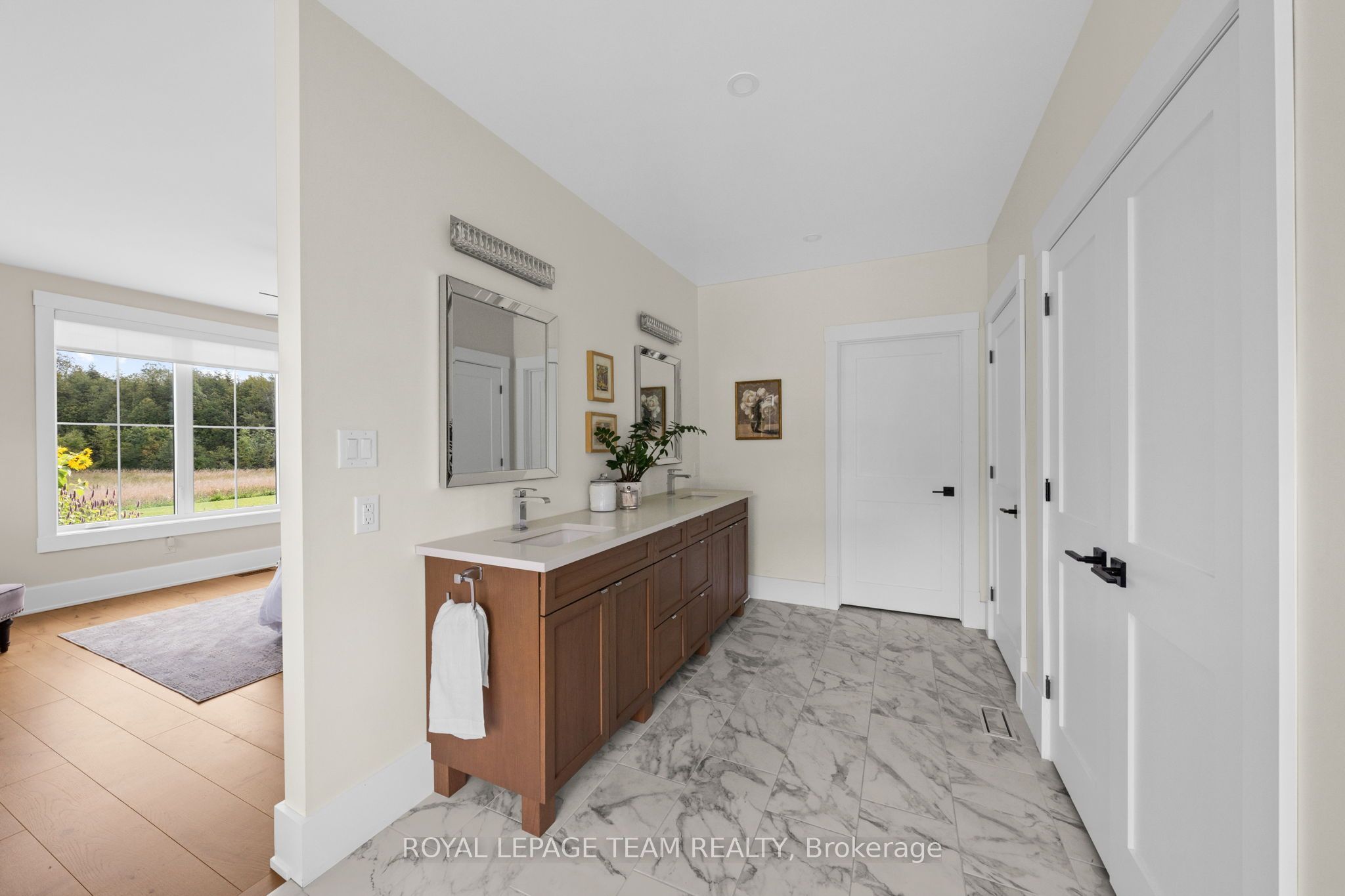 7385 Bank Street Property Photo 15