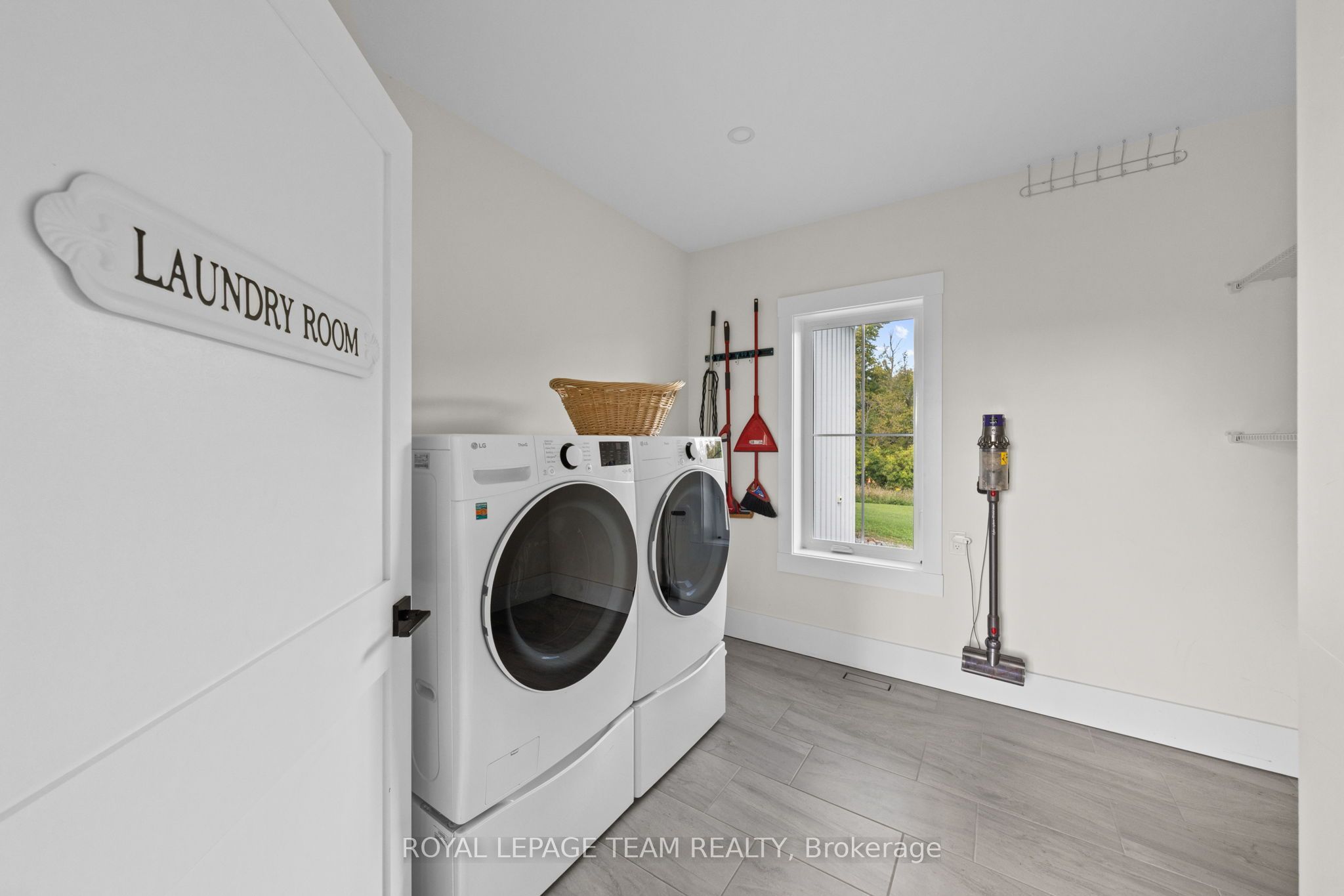 7385 Bank Street Property Photo 19
