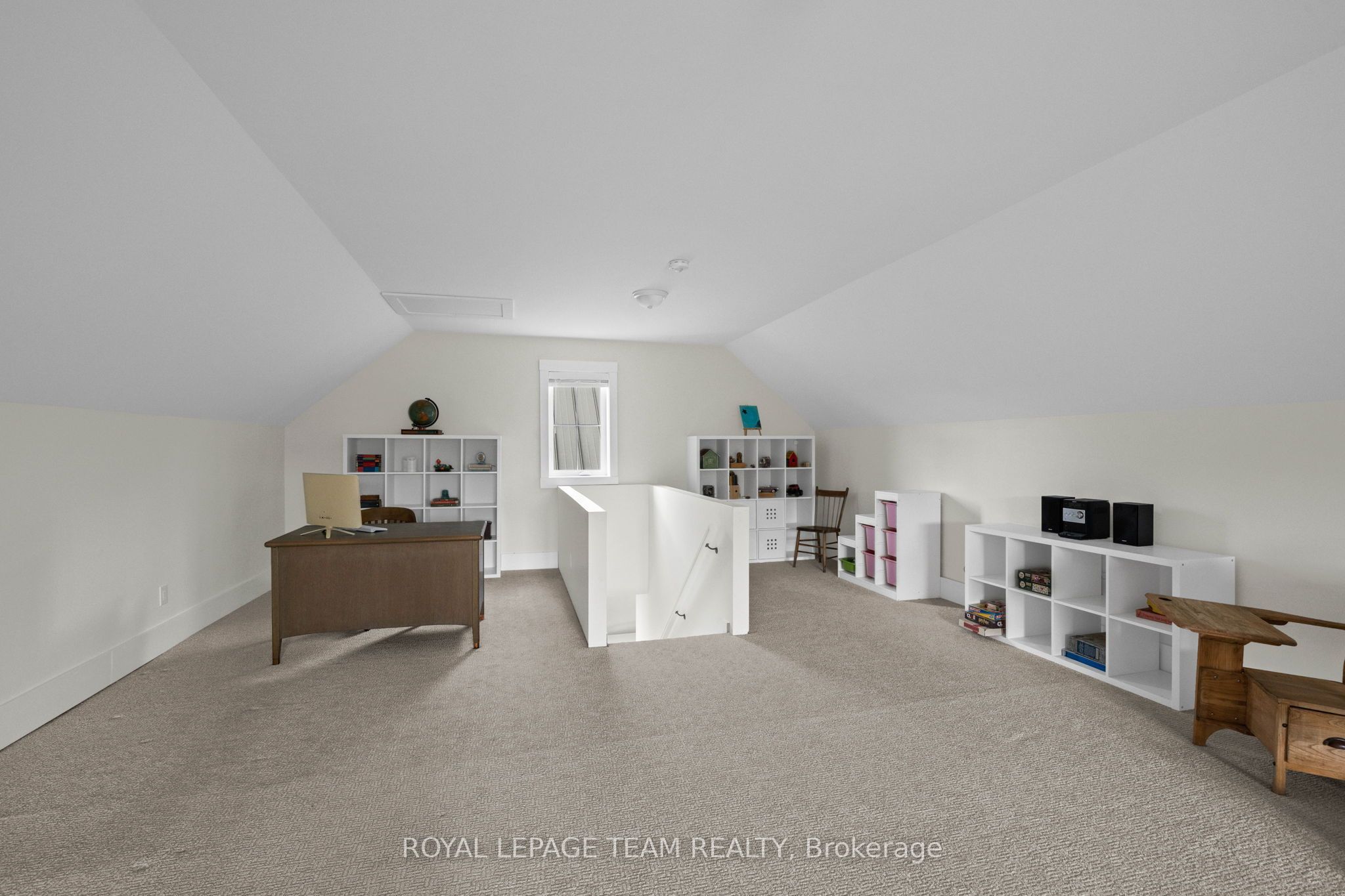 7385 Bank Street Property Photo 20