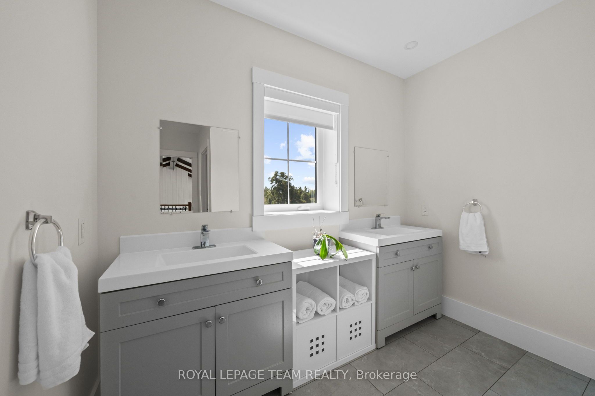 7385 Bank Street Property Photo 26