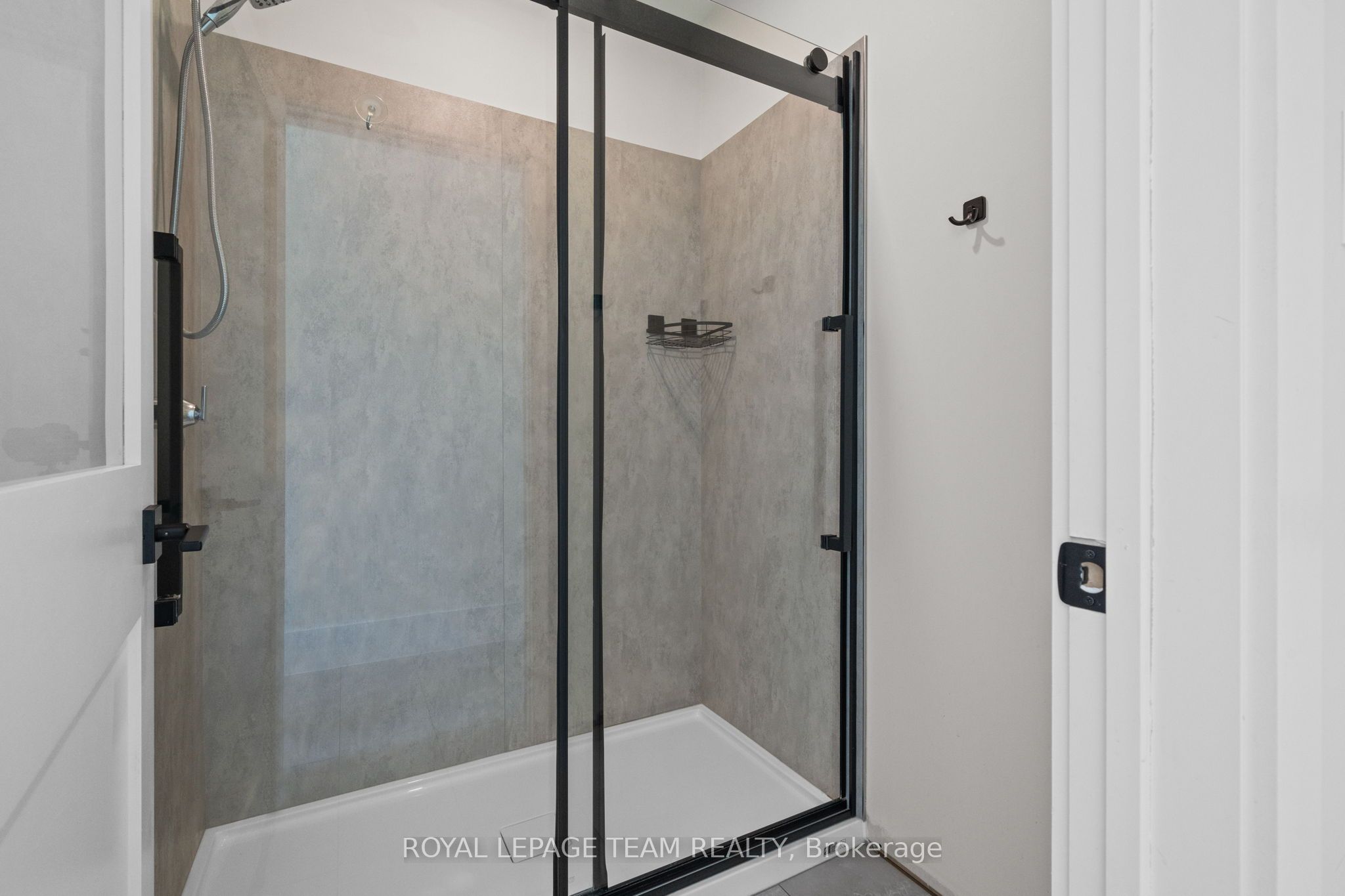 7385 Bank Street Property Photo 27