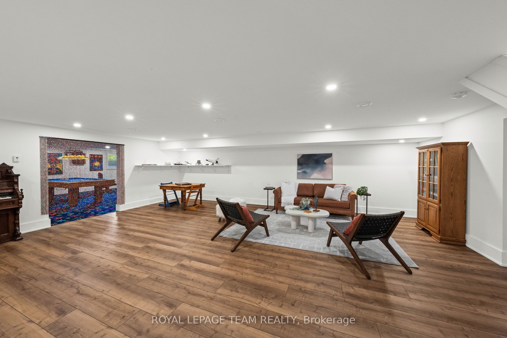 7385 Bank Street Property Photo 31