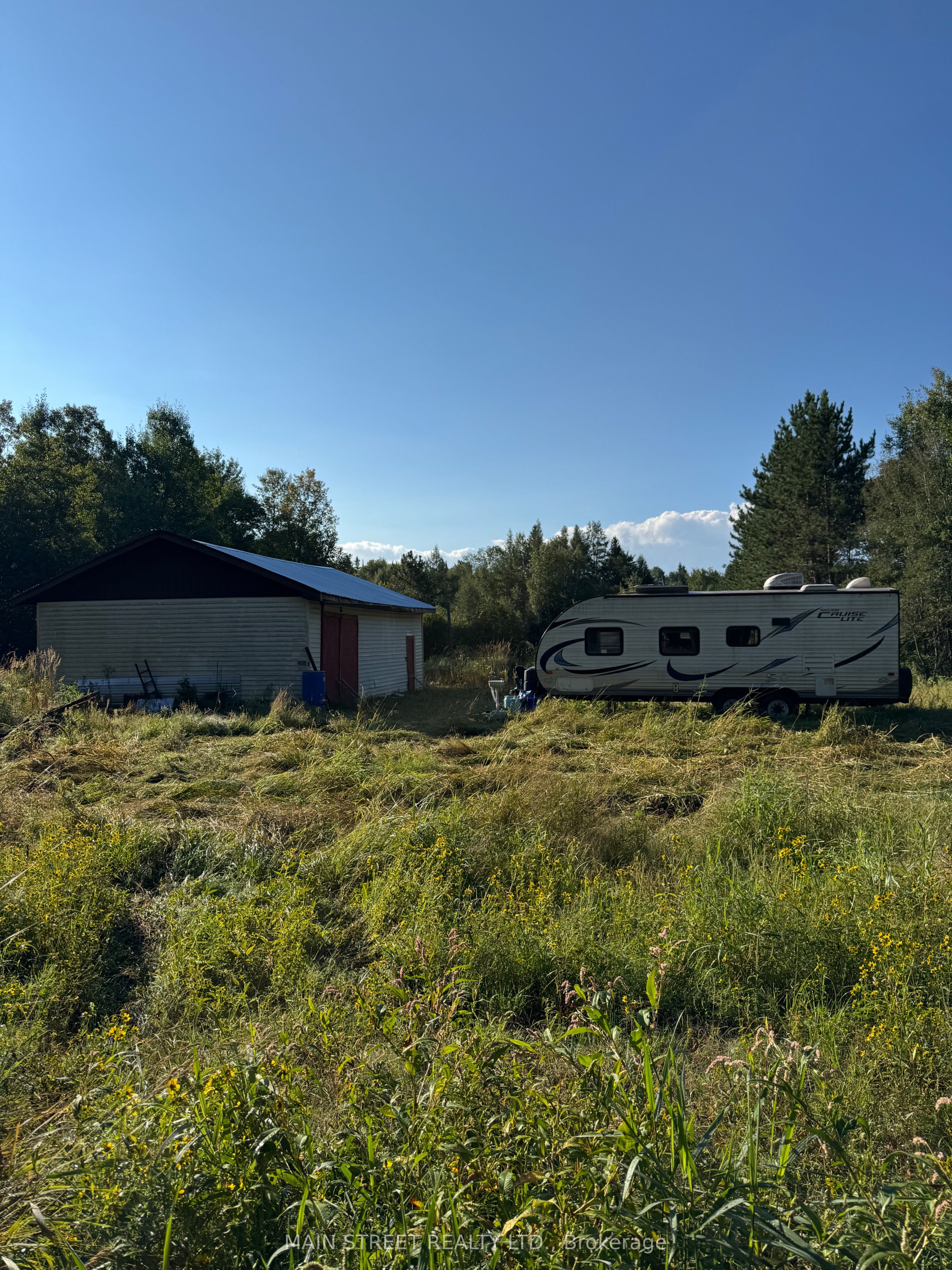 2591 Papineau Road Property Photo 2