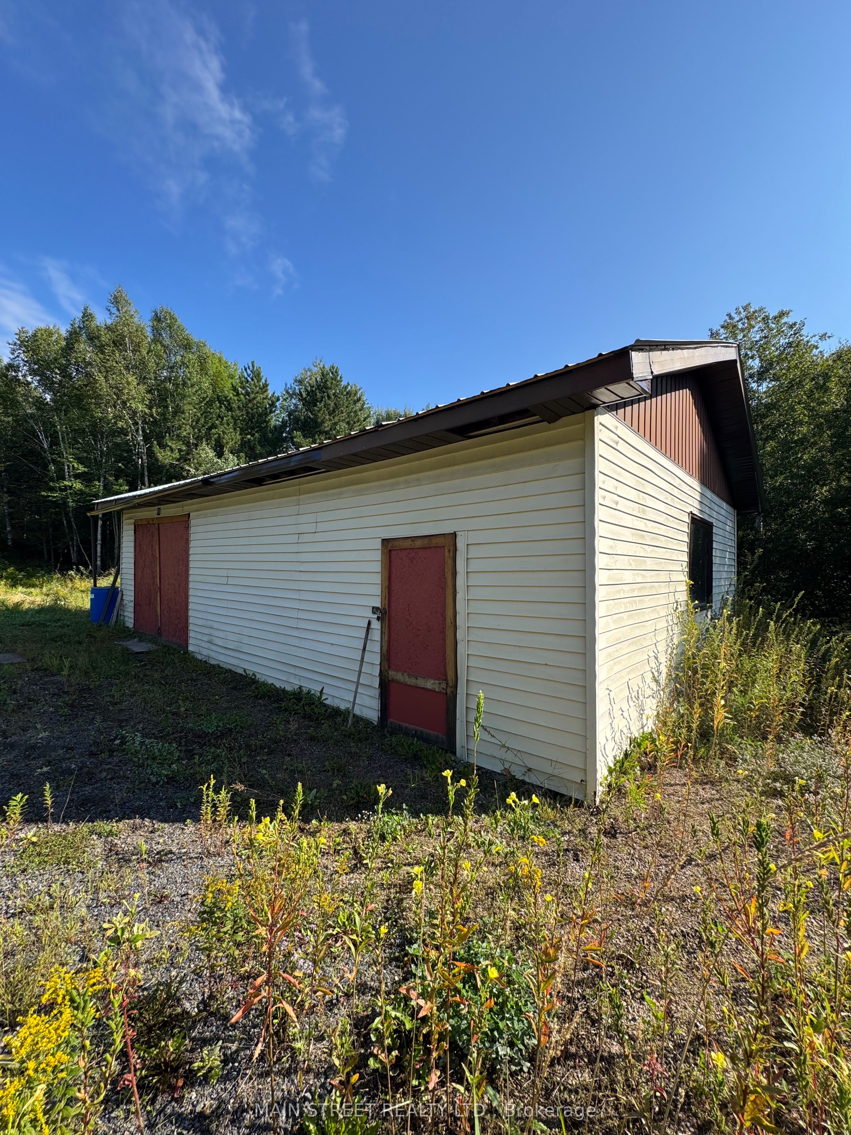 2591 Papineau Road Property Photo 3