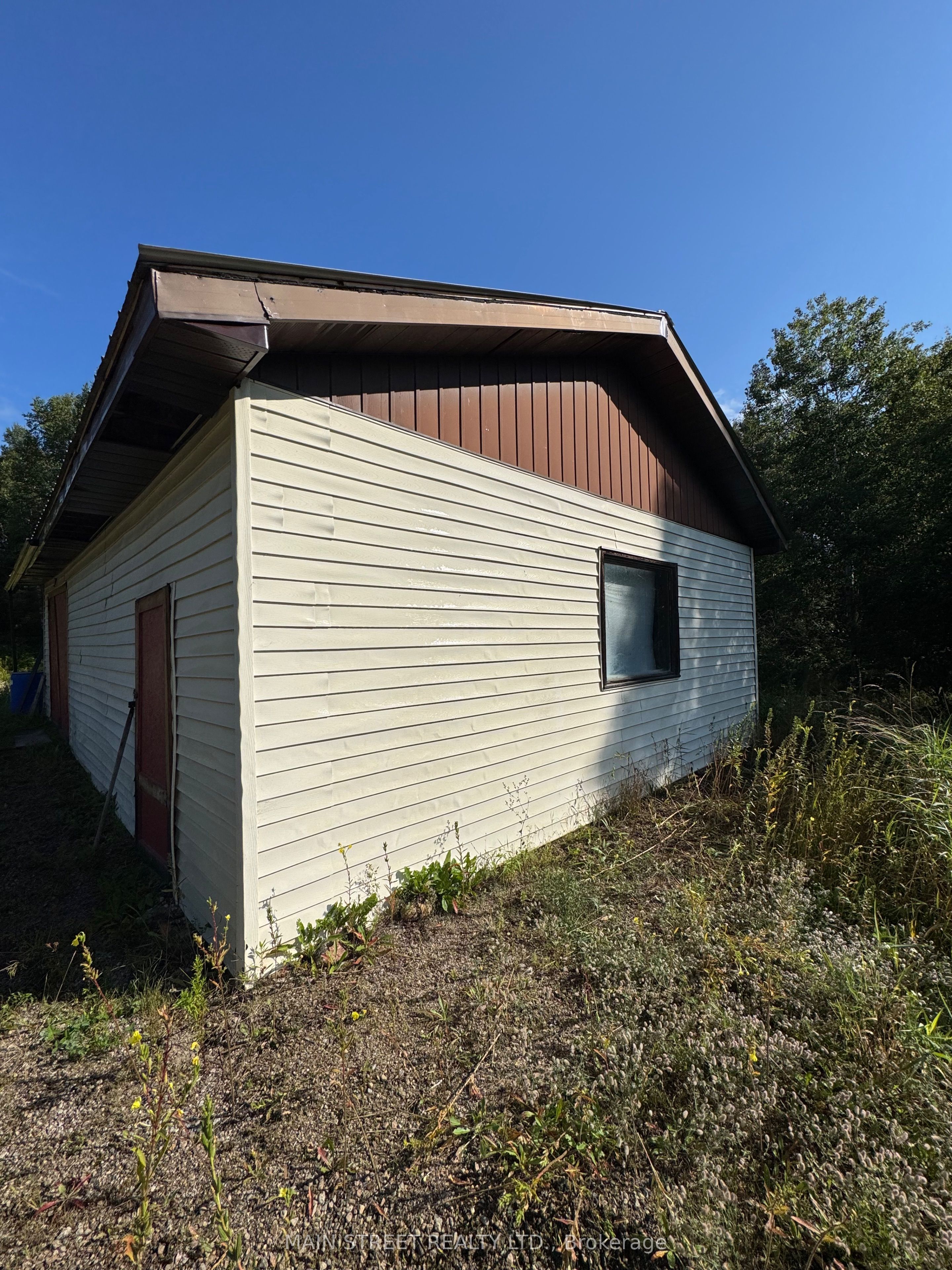 2591 Papineau Road Property Photo 4