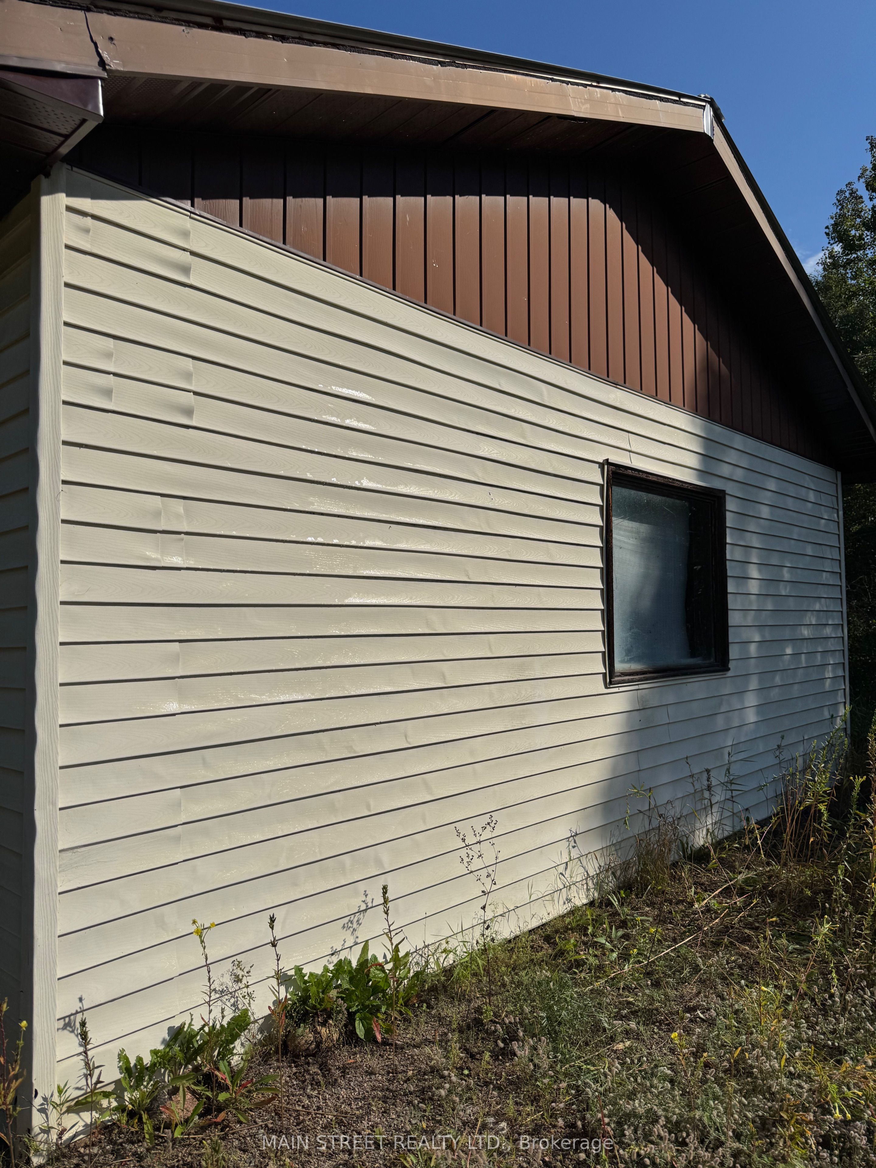 2591 Papineau Road Property Photo 5