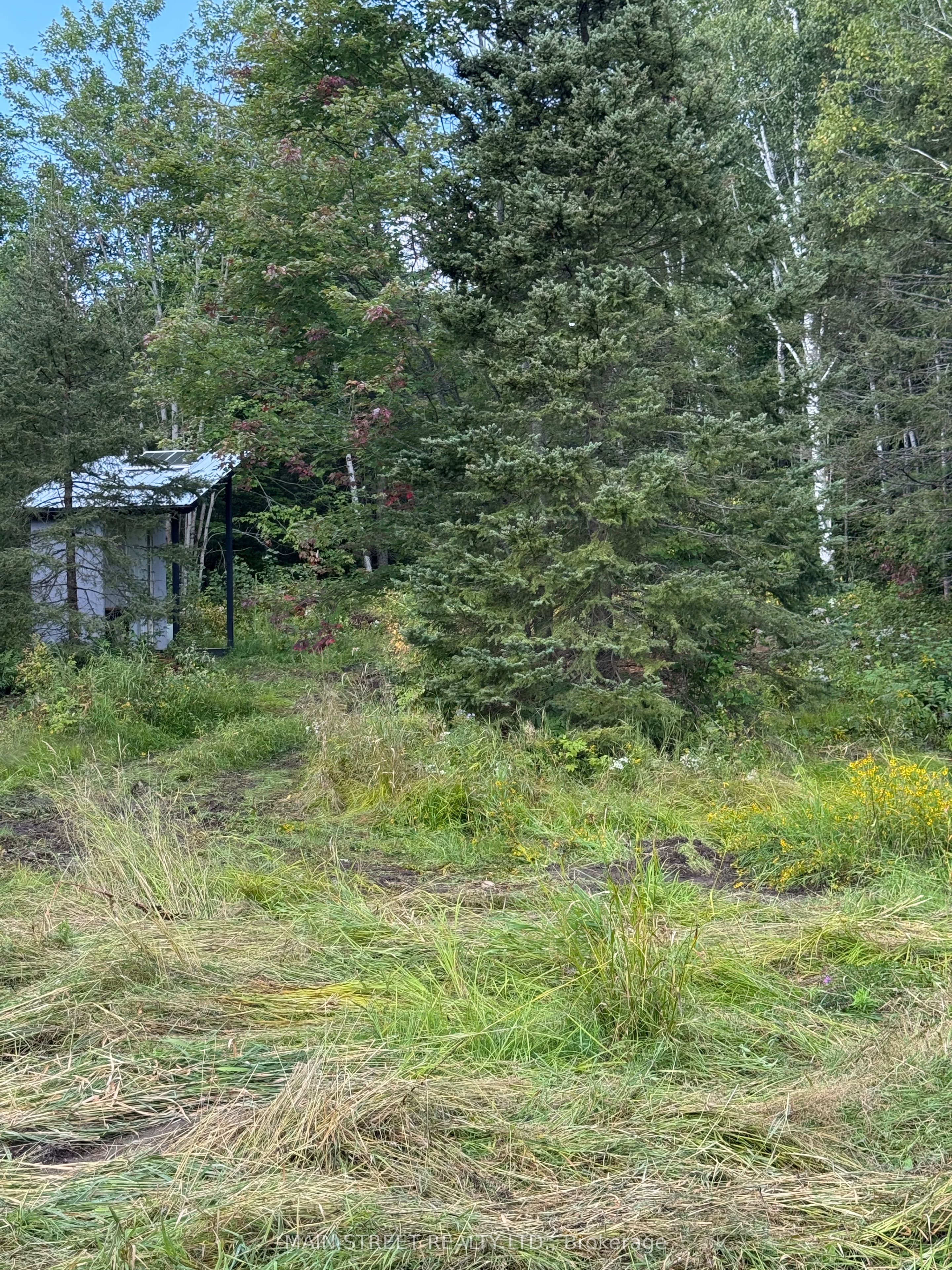 2591 Papineau Road Property Photo 9