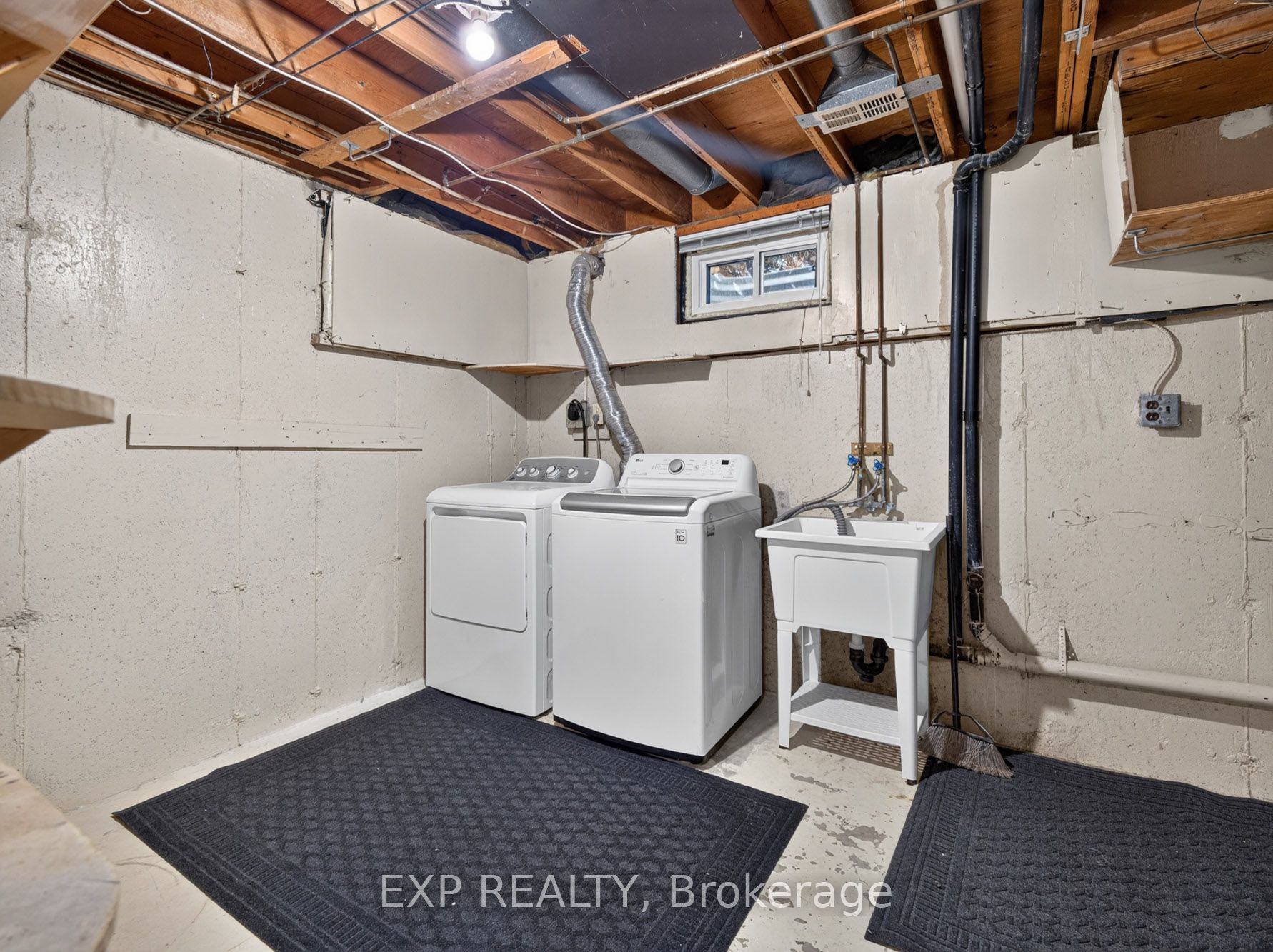 242 Lakeport Road 20 Property Photo 29