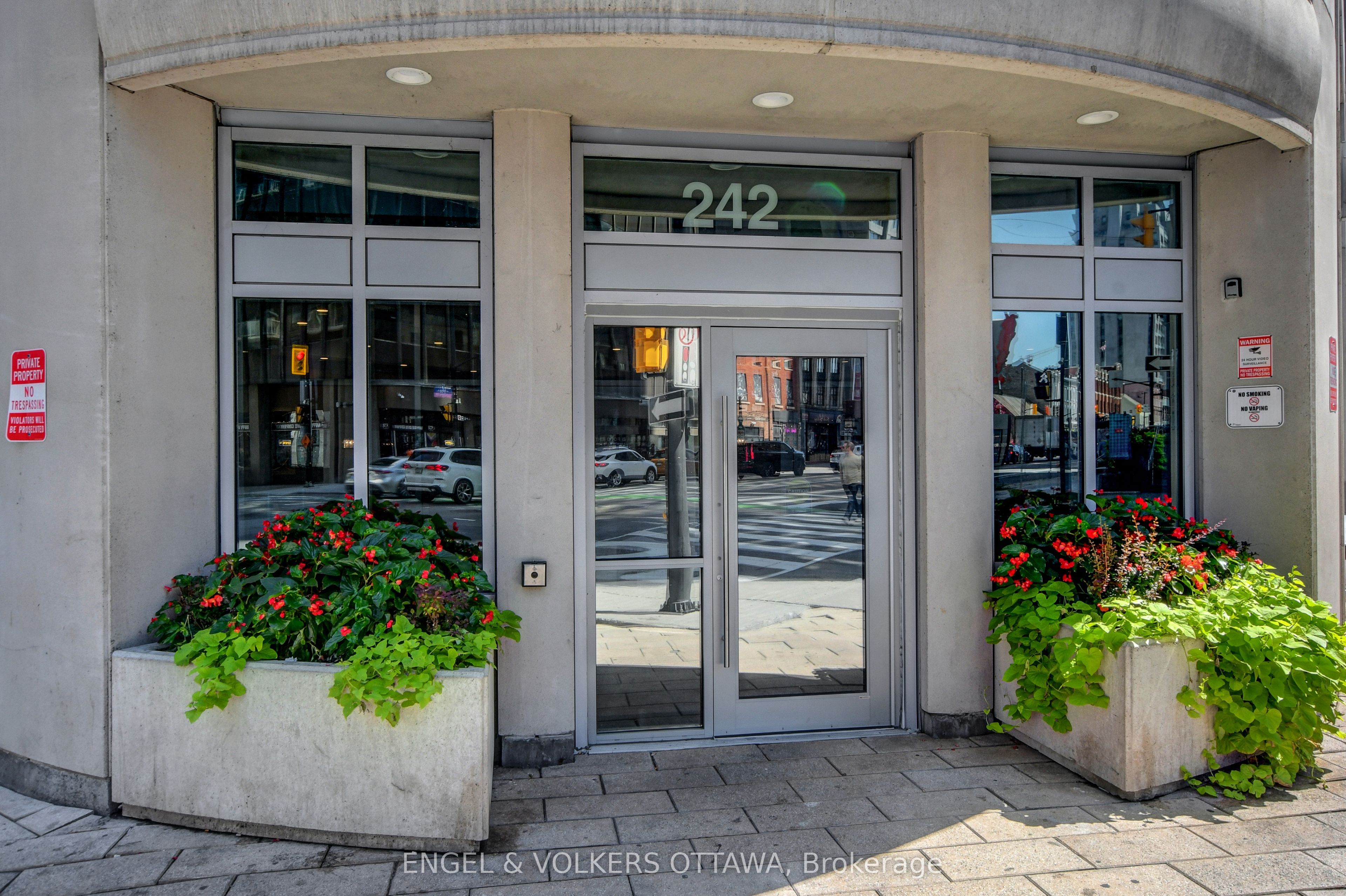 242 Rideau Street 1305 Property Photo 2