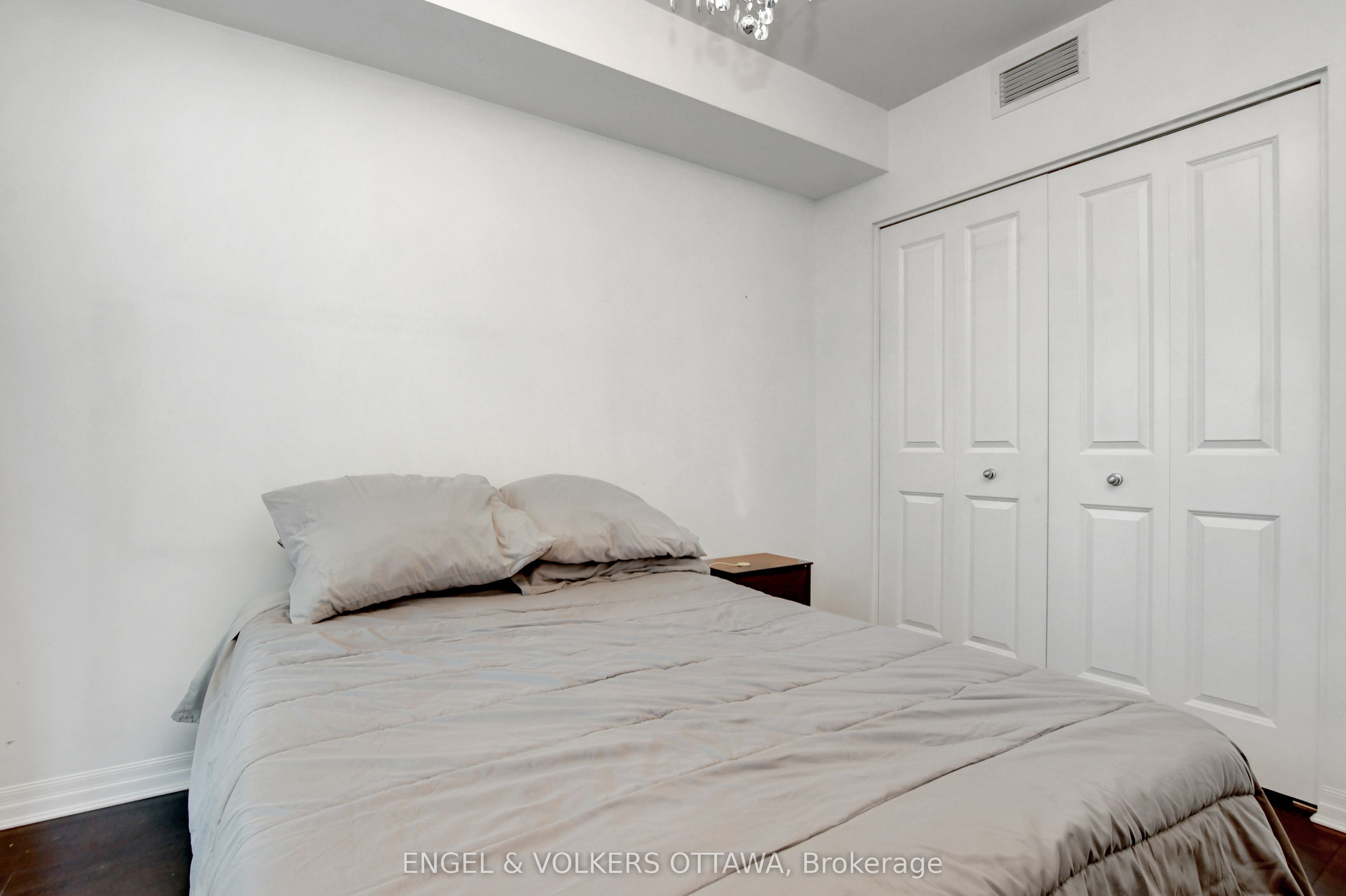 242 Rideau Street 1305 Property Photo 17