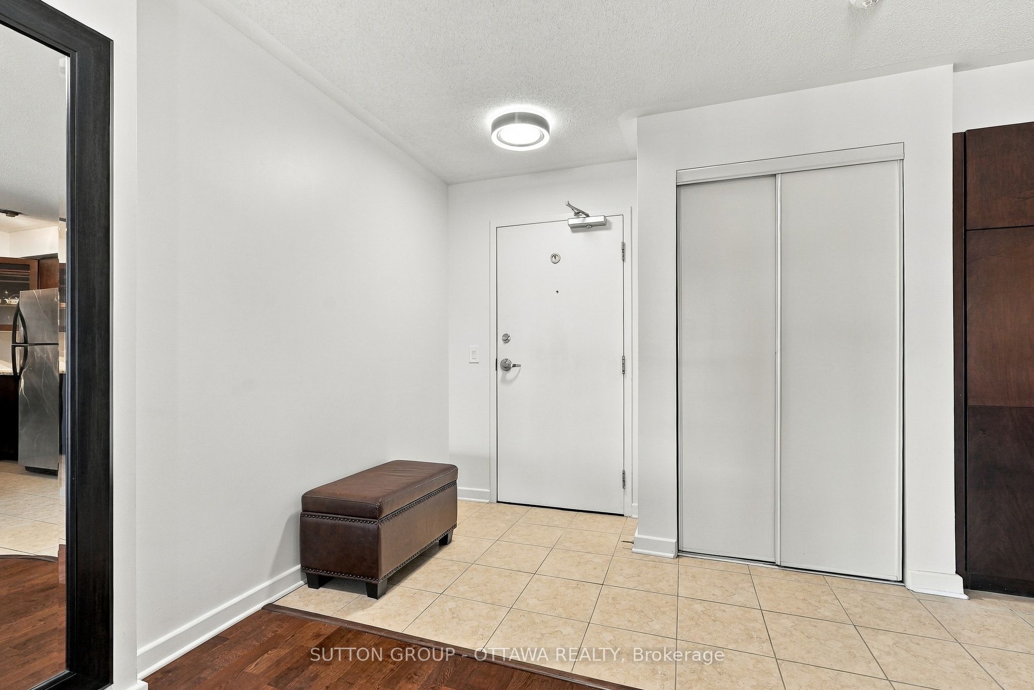 138 Somerset Street W 1012 Property Photo 2