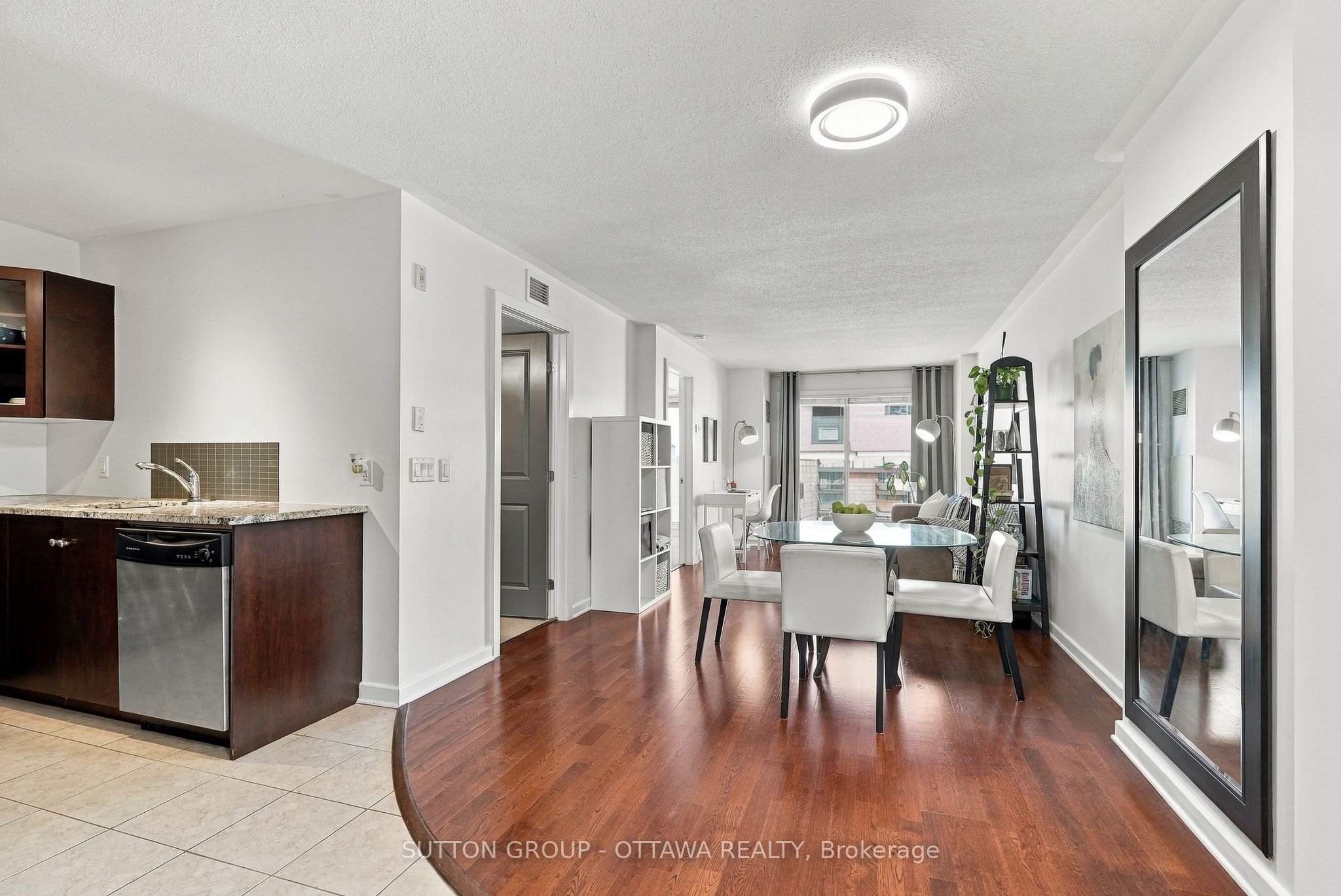 138 Somerset Street W 1012 Property Photo 3