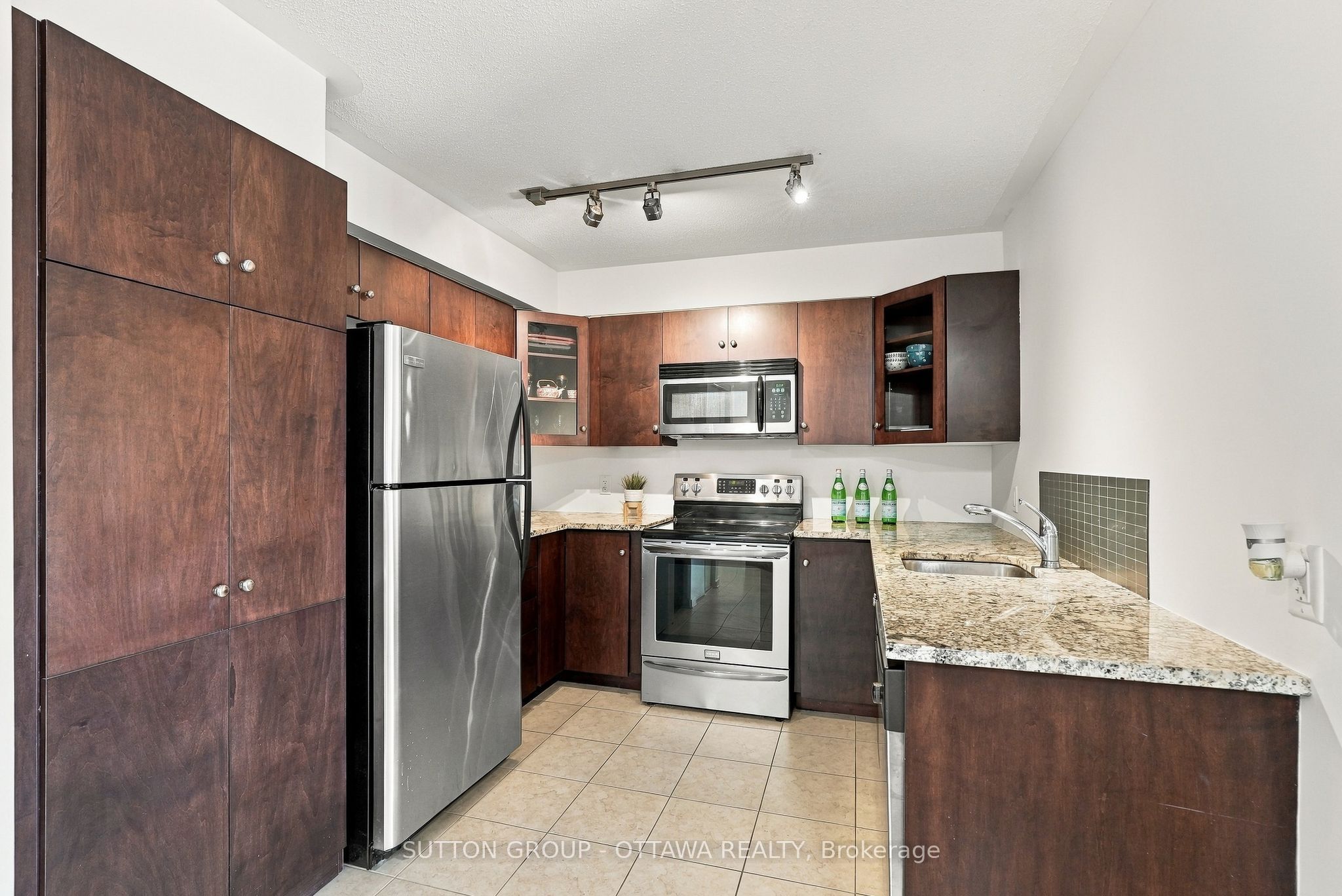 138 Somerset Street W 1012 Property Photo 4