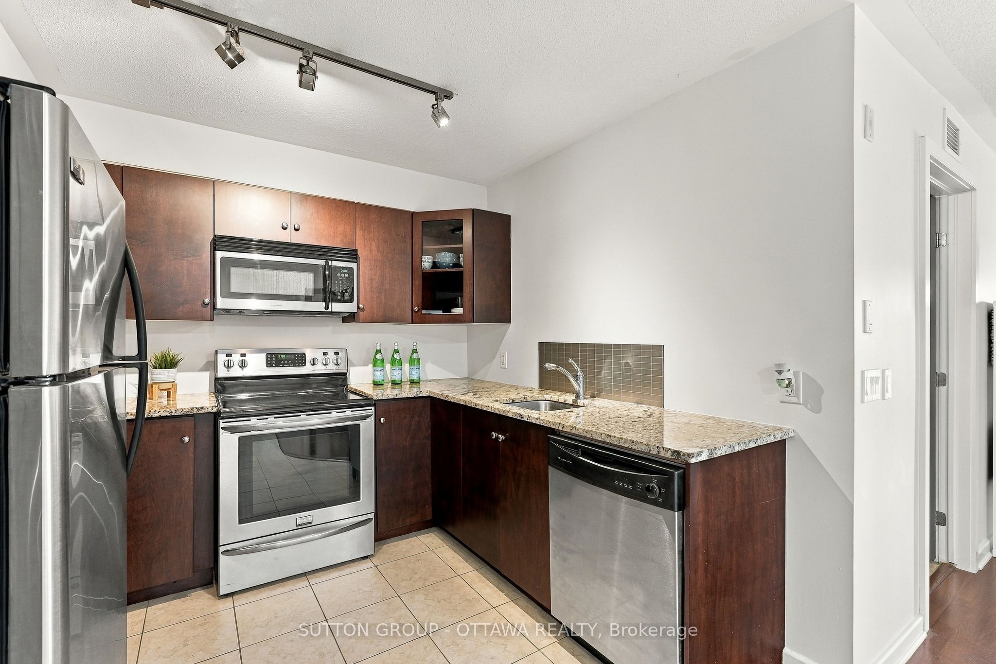 138 Somerset Street W 1012 Property Photo 5
