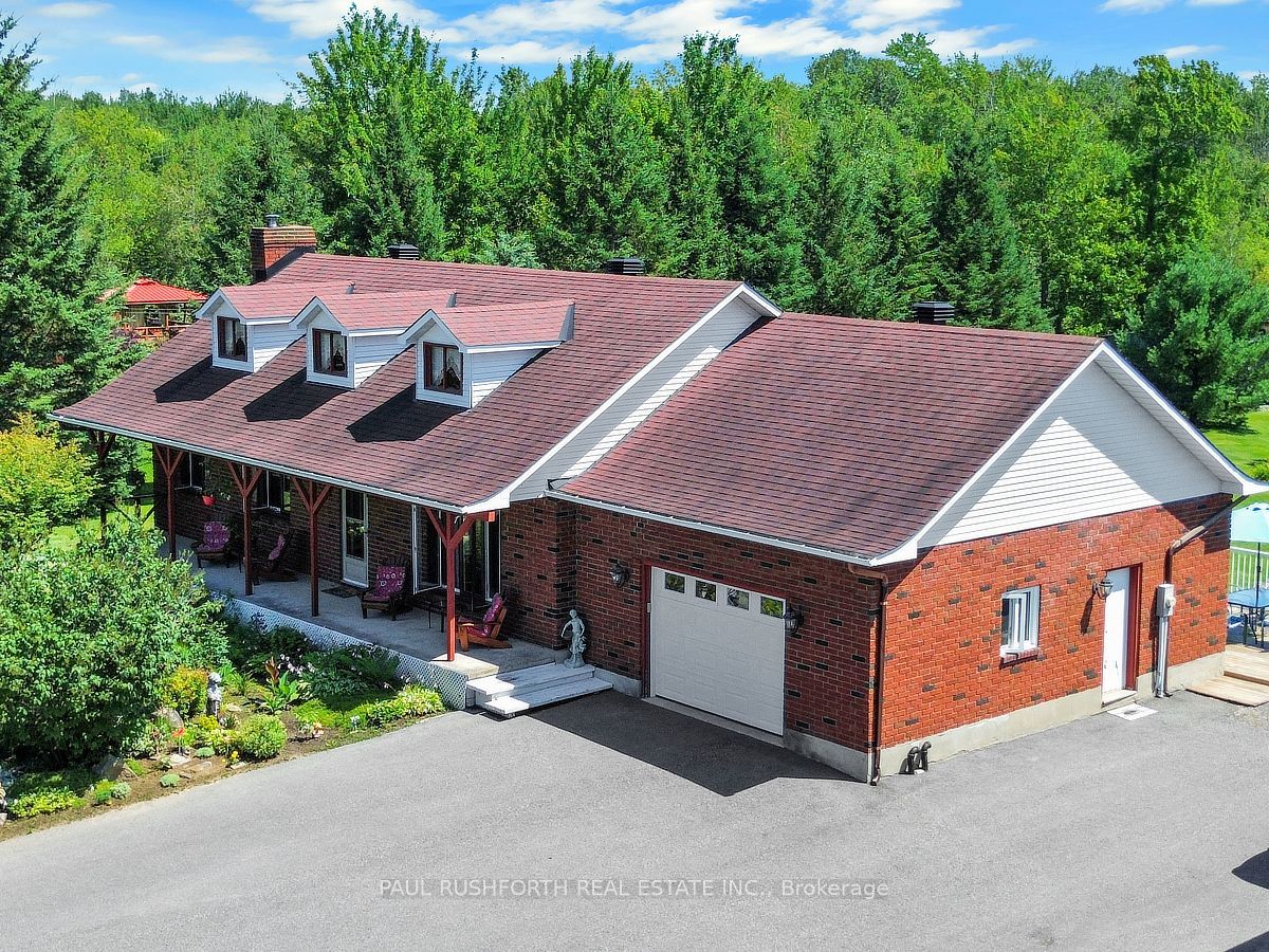 2362 Russland Road Property Photo 2
