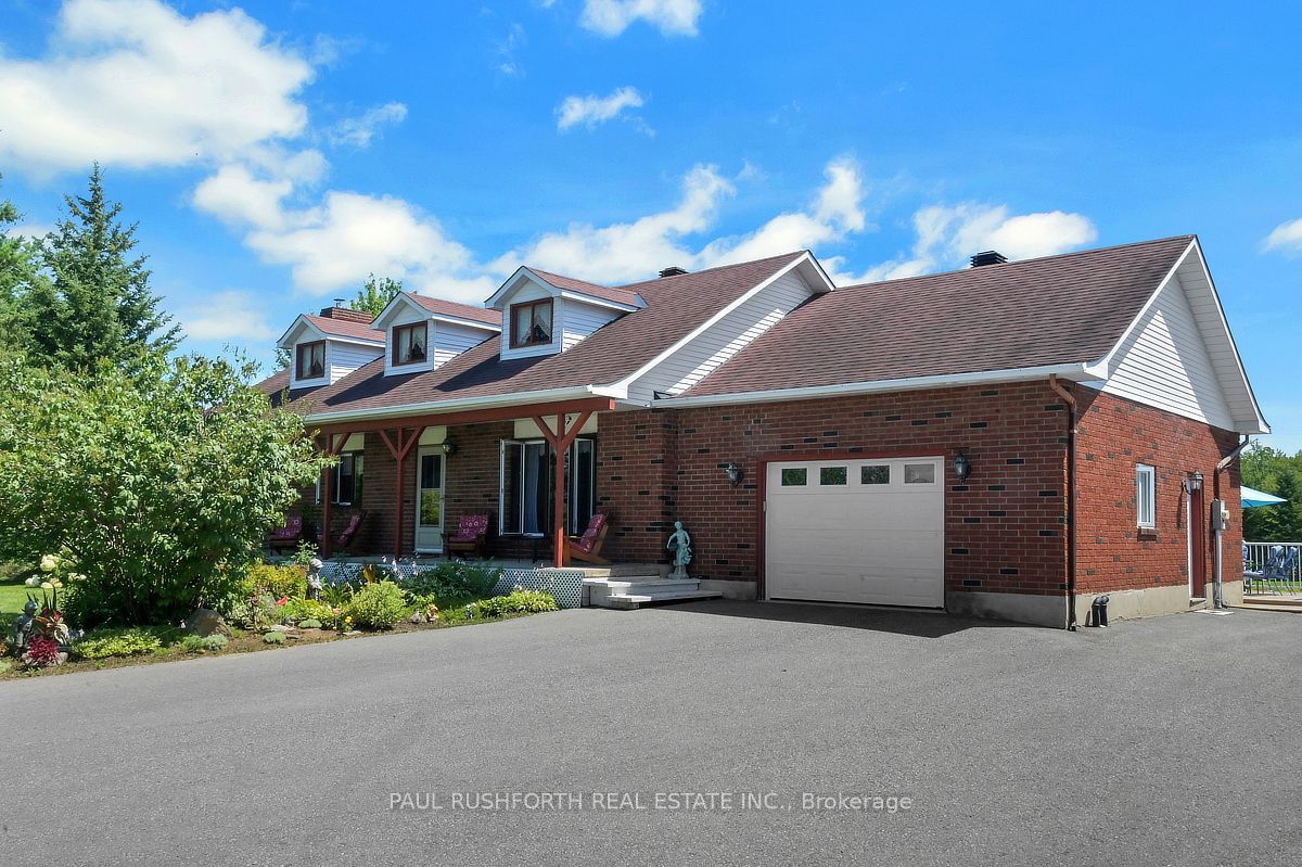 2362 Russland Road Property Photo 3