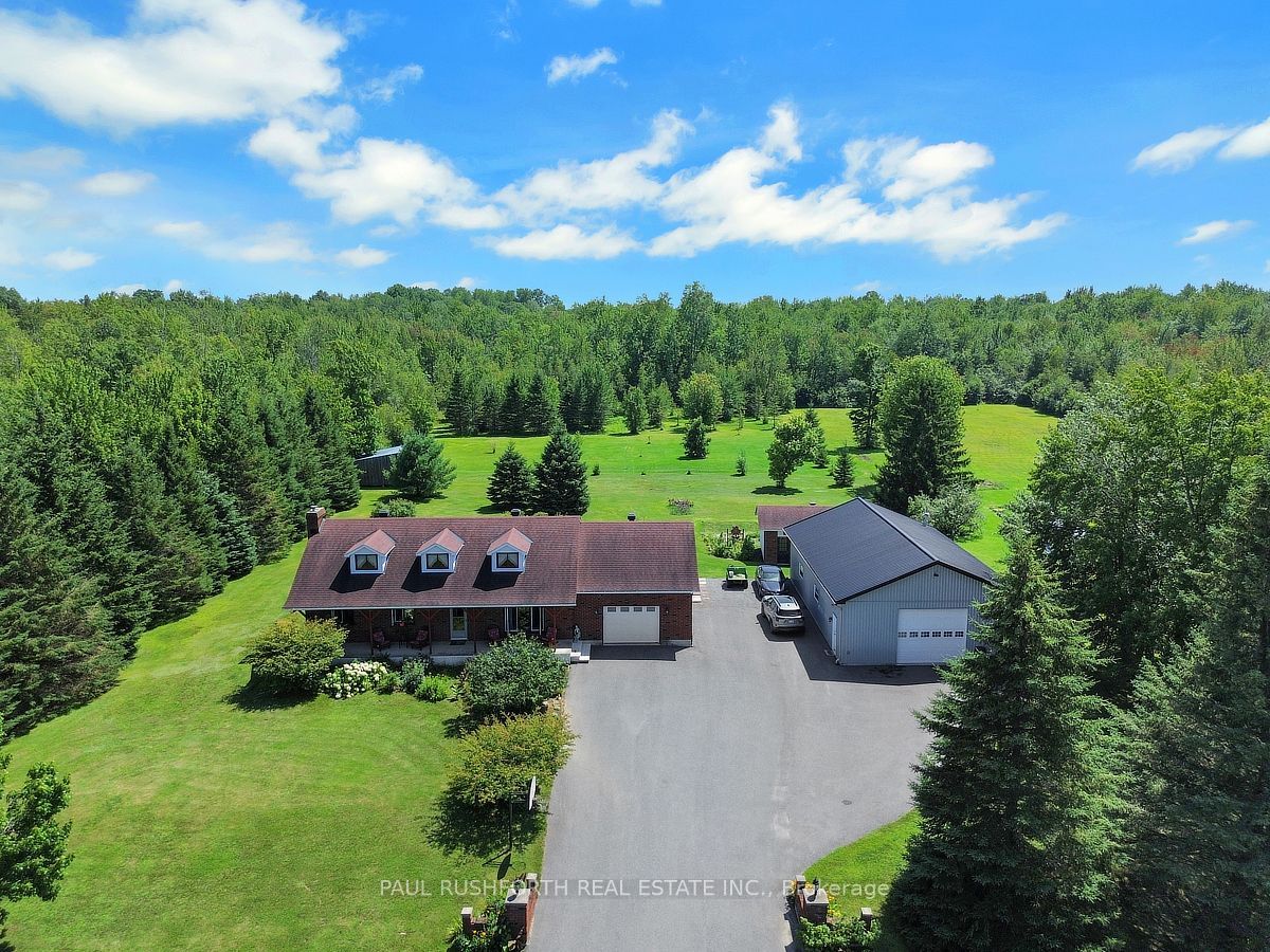 2362 Russland Road Property Photo 4