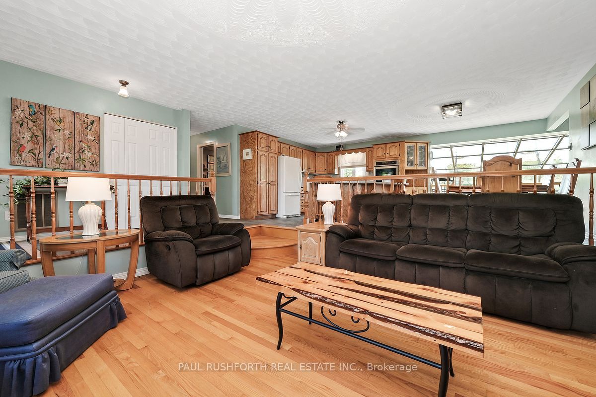 2362 Russland Road Property Photo 9