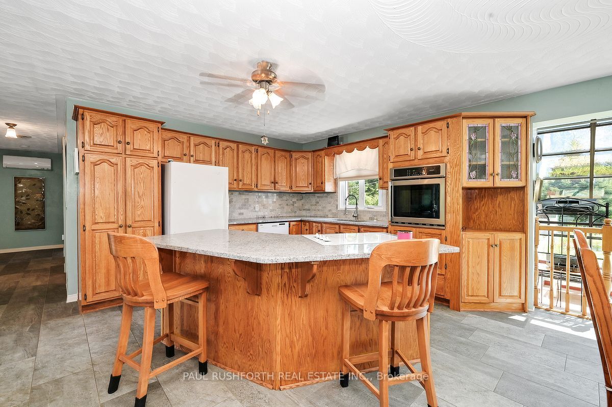 2362 Russland Road Property Photo 10