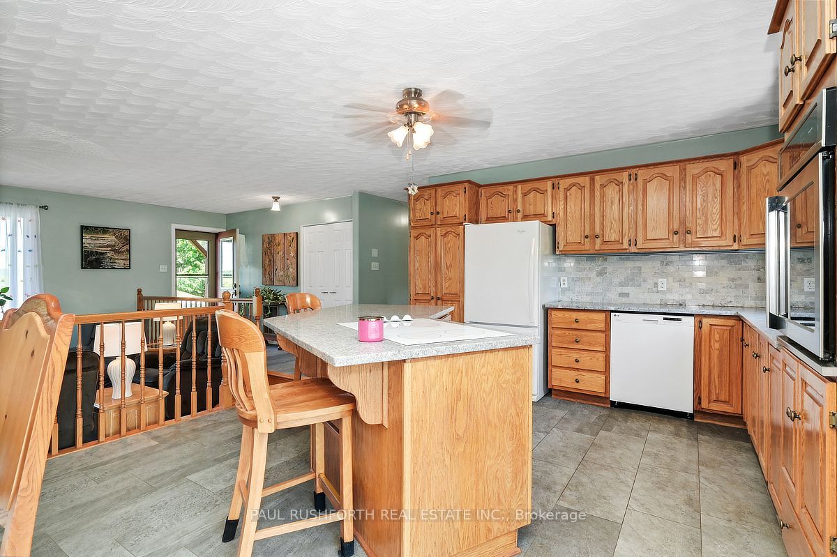 2362 Russland Road Property Photo 11