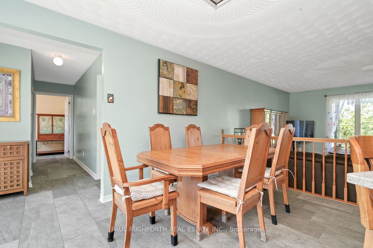 2362 Russland Road Property Photo 12