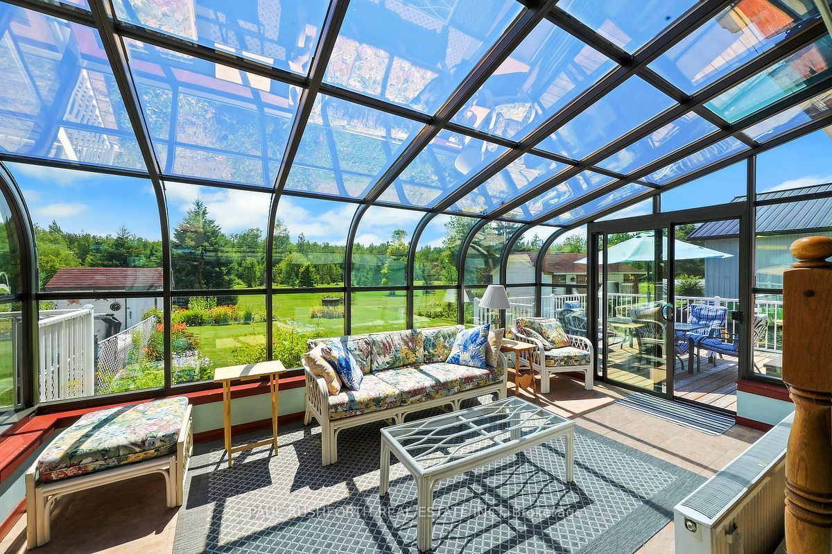 2362 Russland Road Property Photo 14