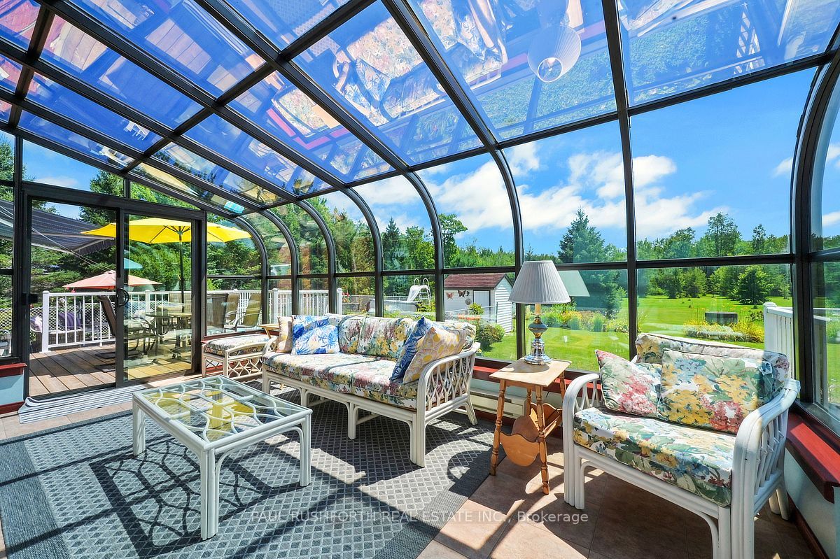 2362 Russland Road Property Photo 15
