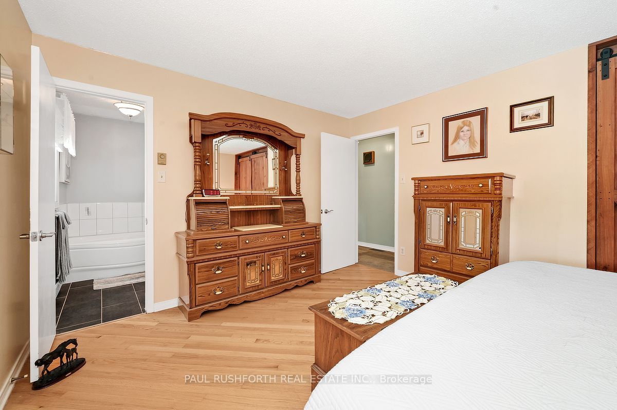 2362 Russland Road Property Photo 18