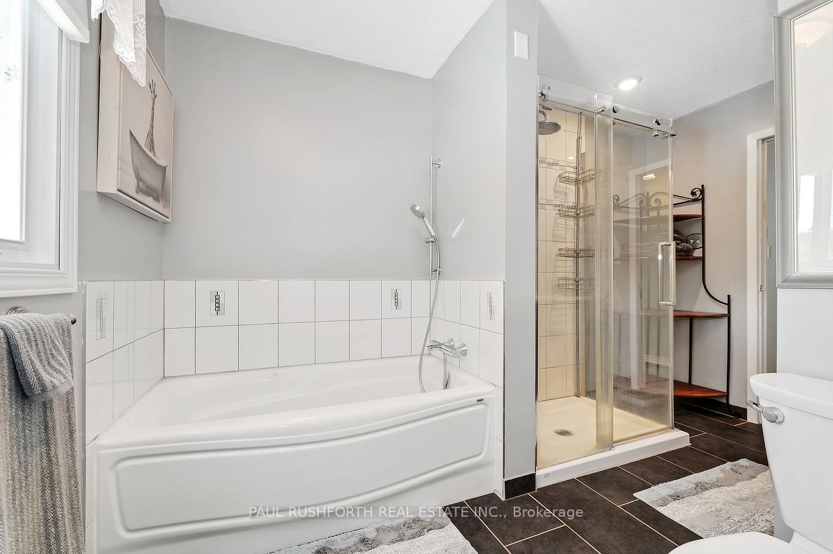 2362 Russland Road Property Photo 20
