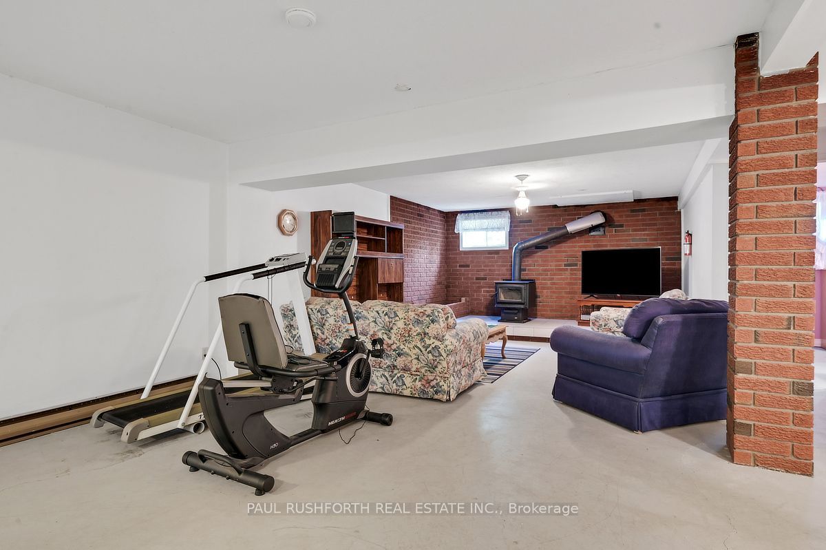 2362 Russland Road Property Photo 25